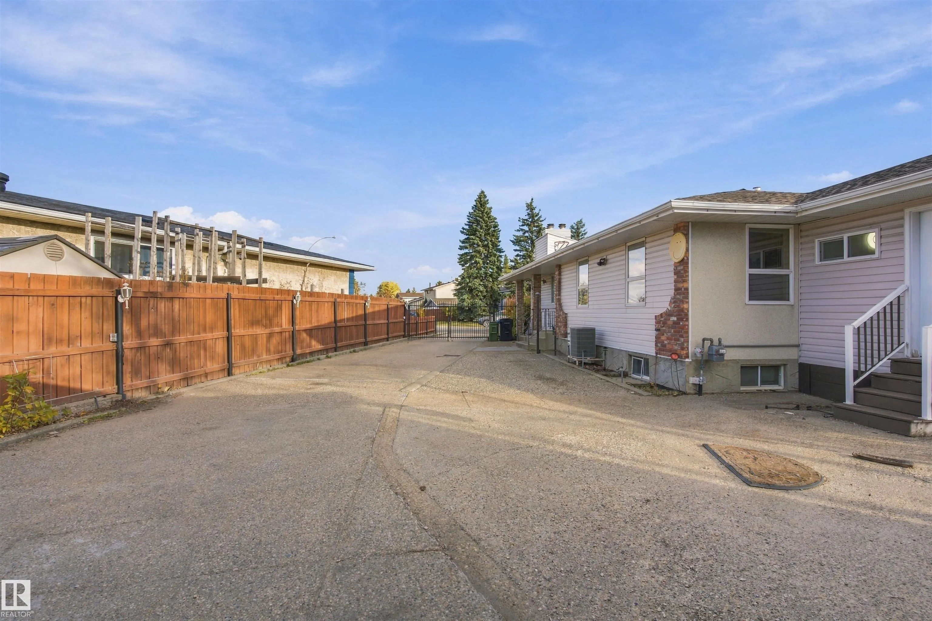 3224 89 Street