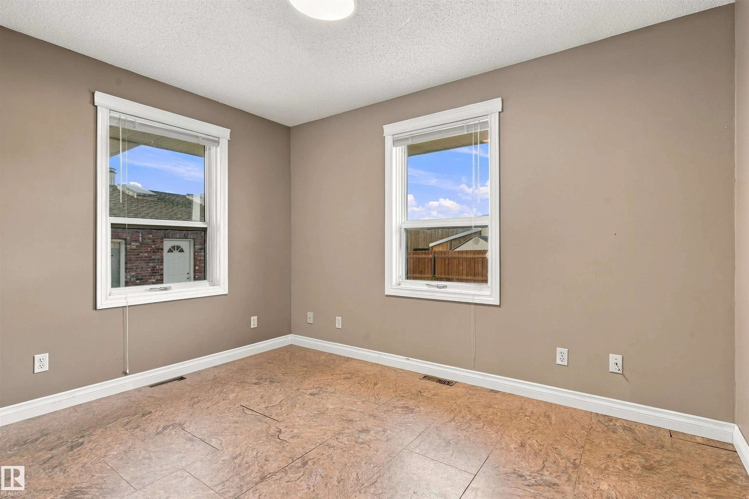 3224 89 Street
