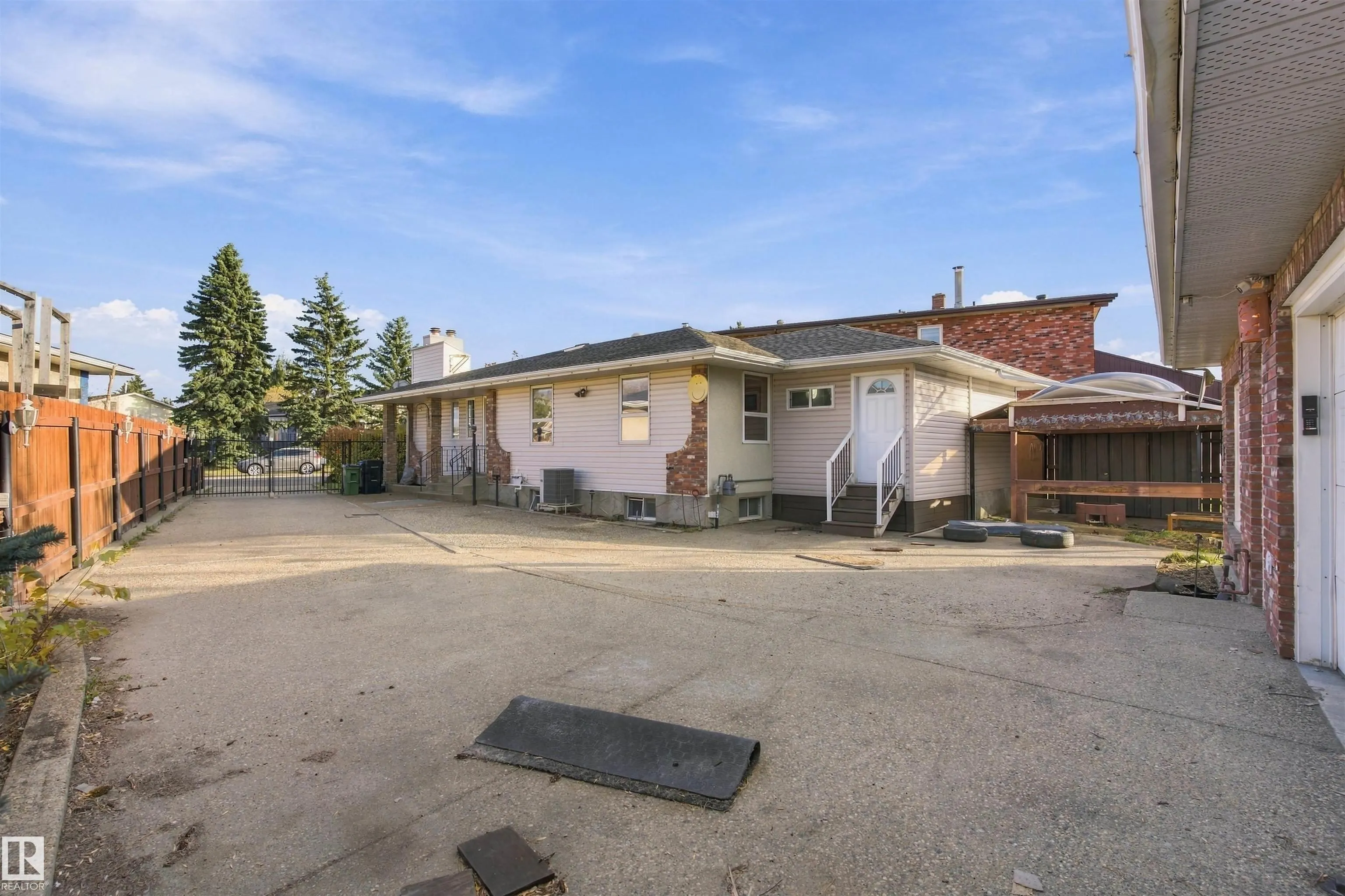 3224 89 Street