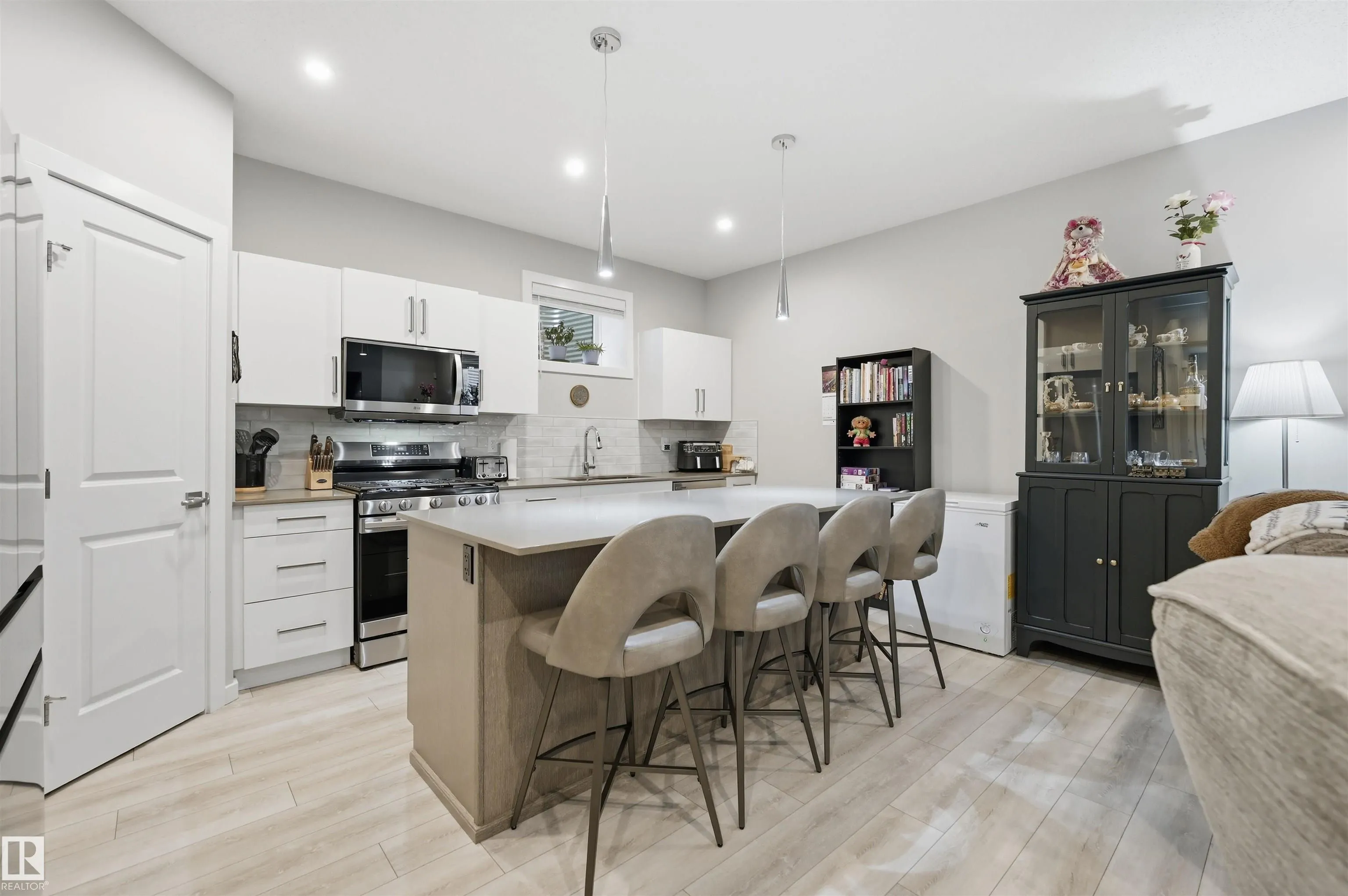 168 LARCH Crescent