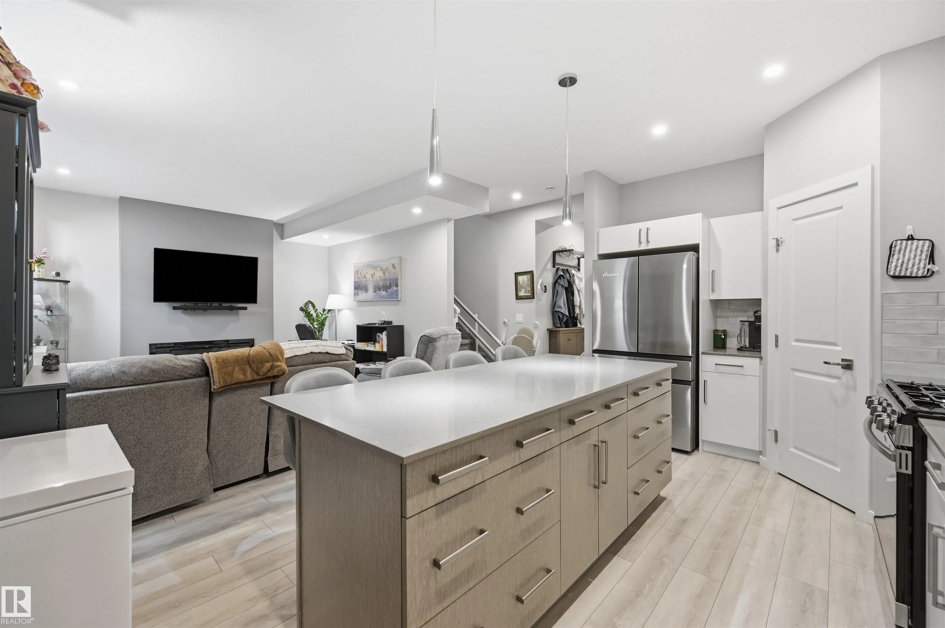 168 LARCH Crescent