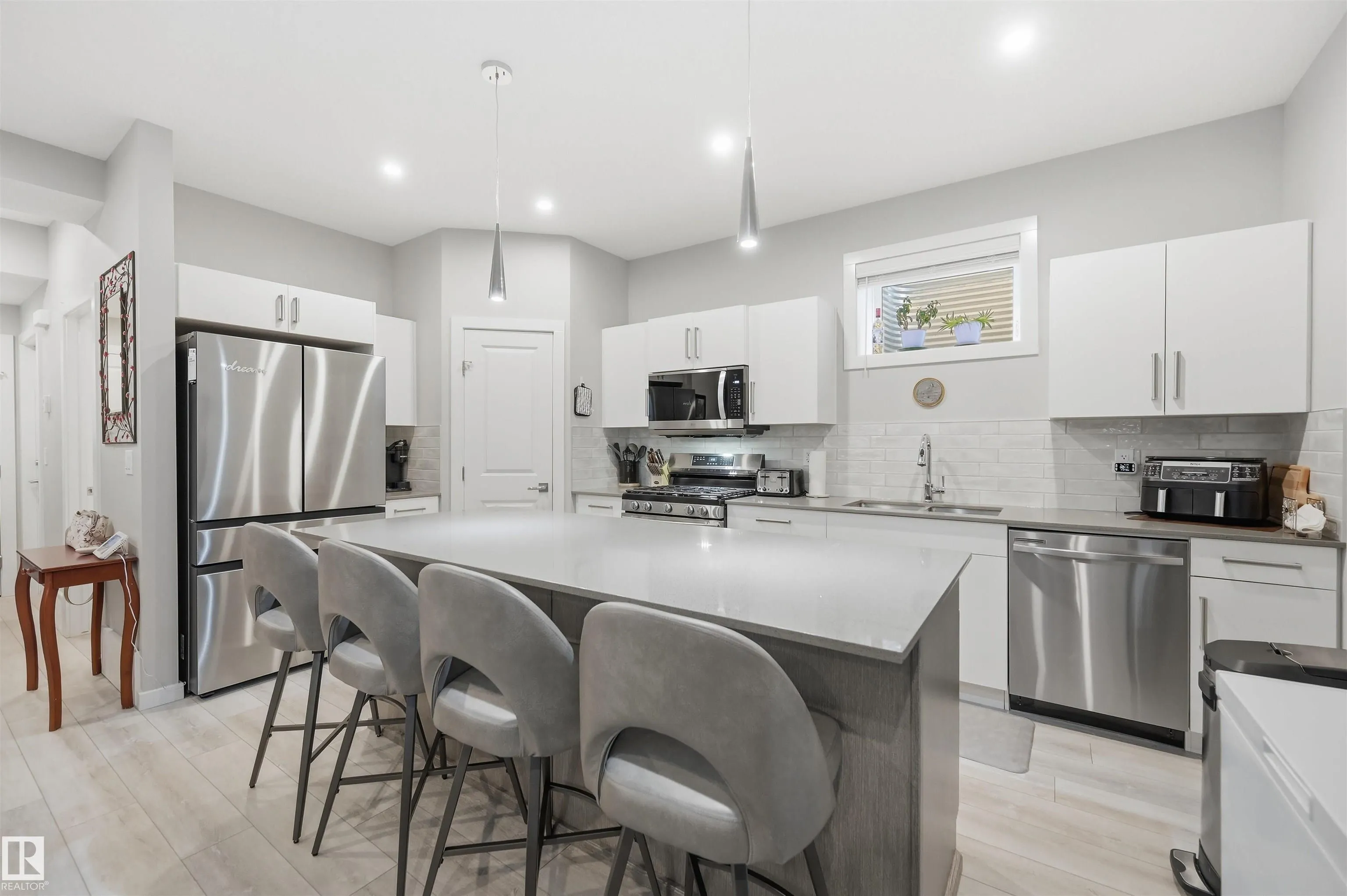 168 LARCH Crescent