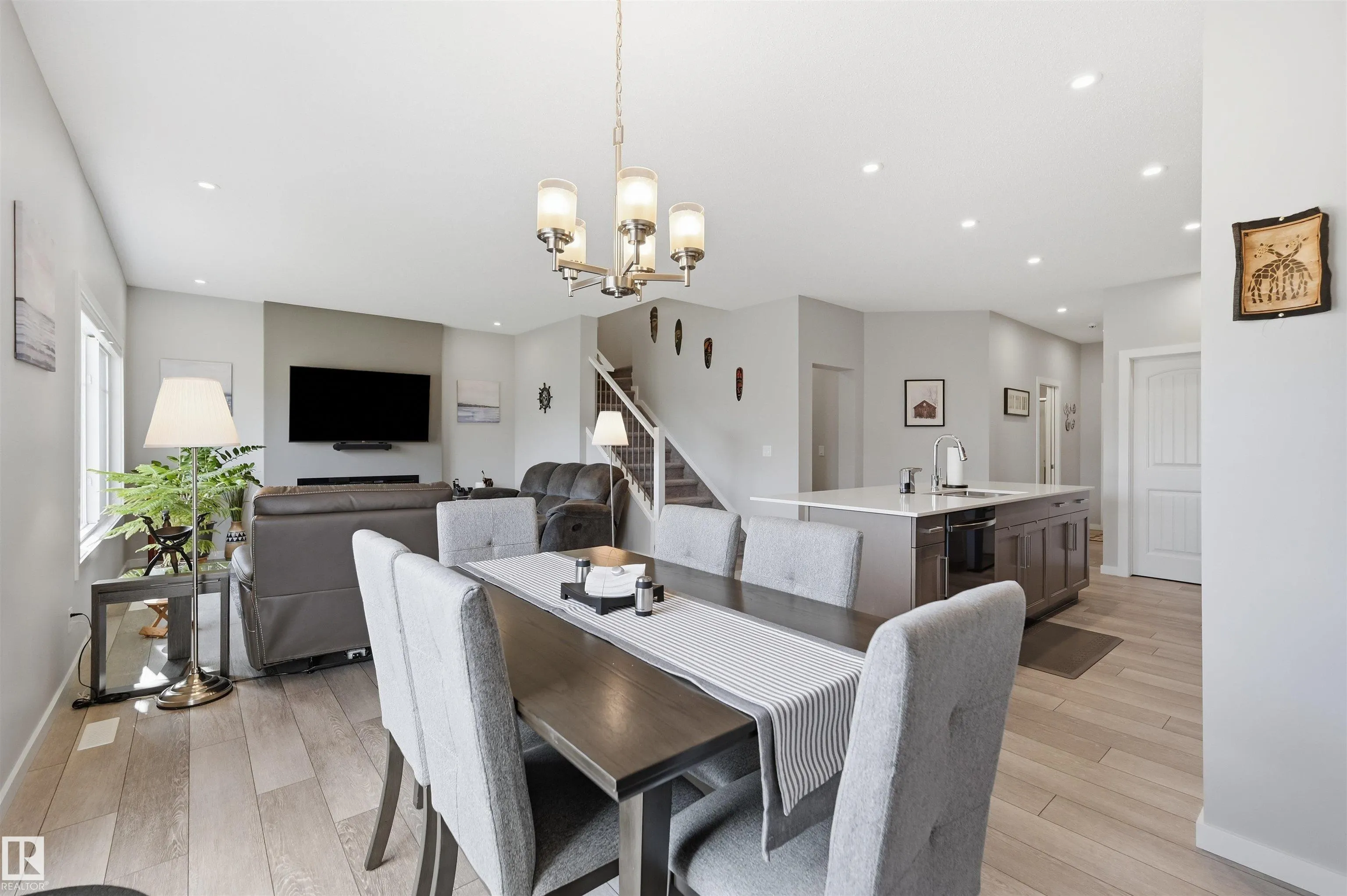 168 LARCH Crescent