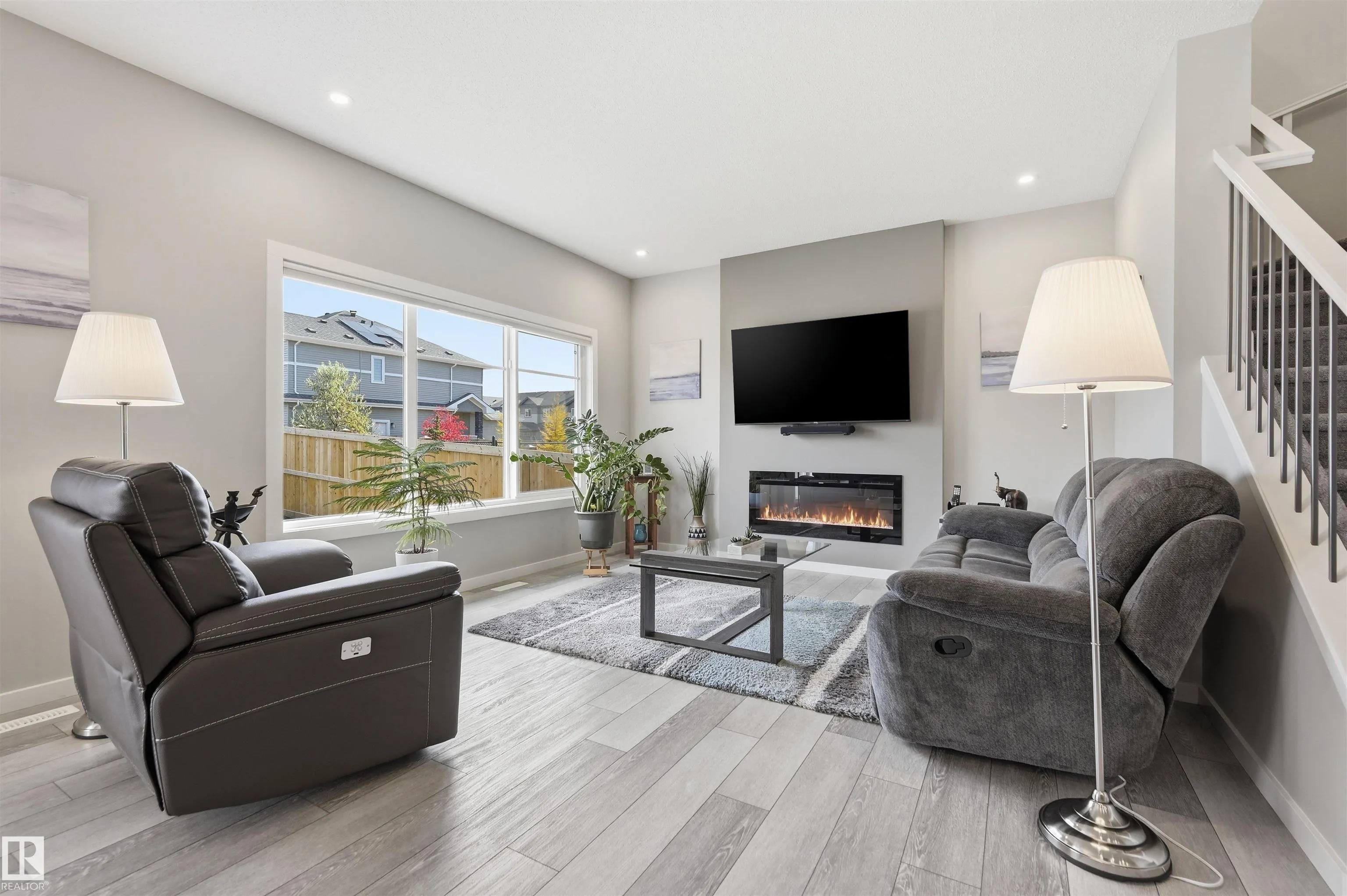 168 LARCH Crescent