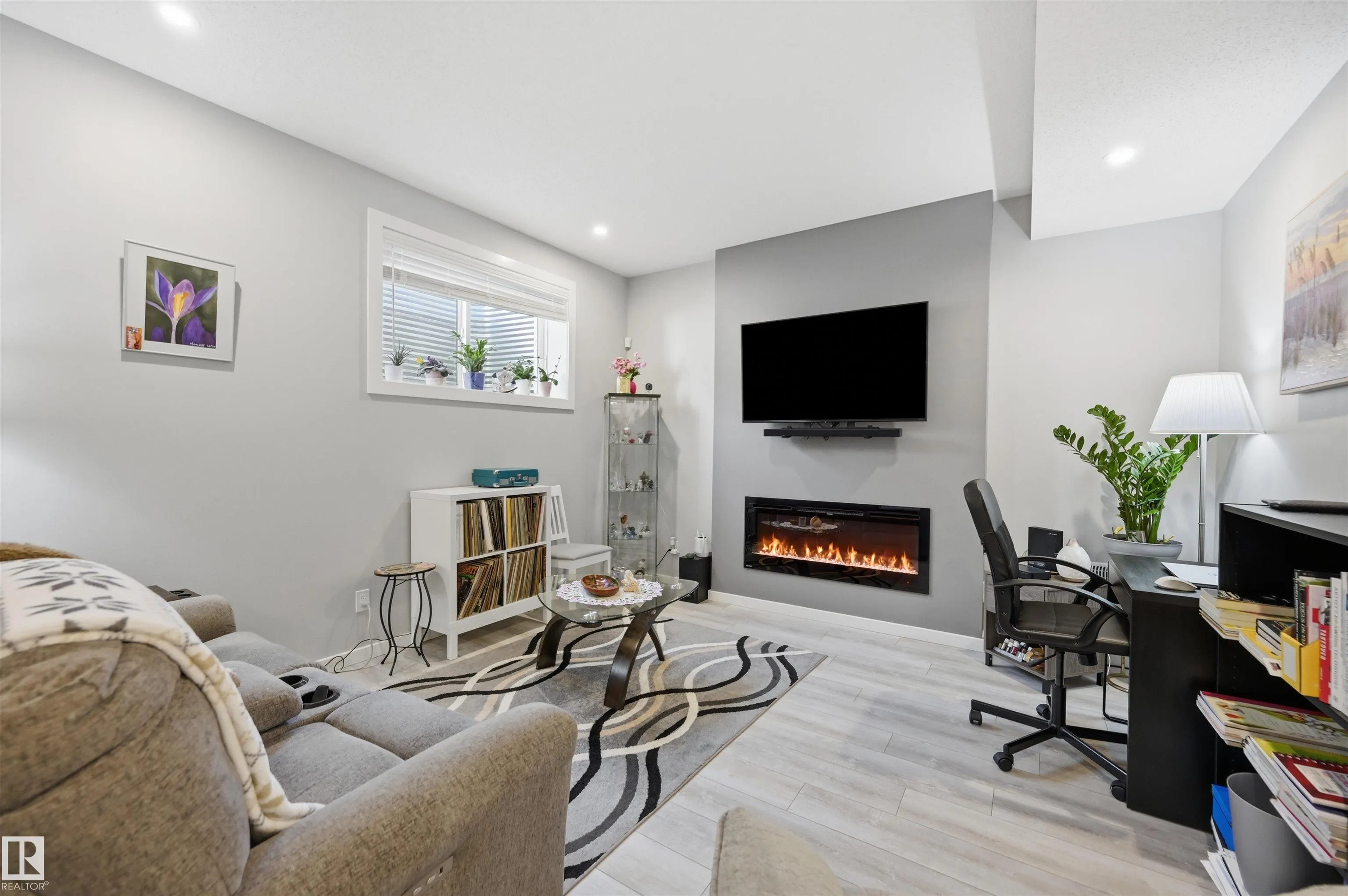168 LARCH Crescent
