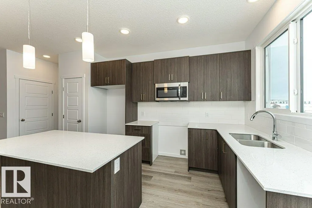 6407 63 St