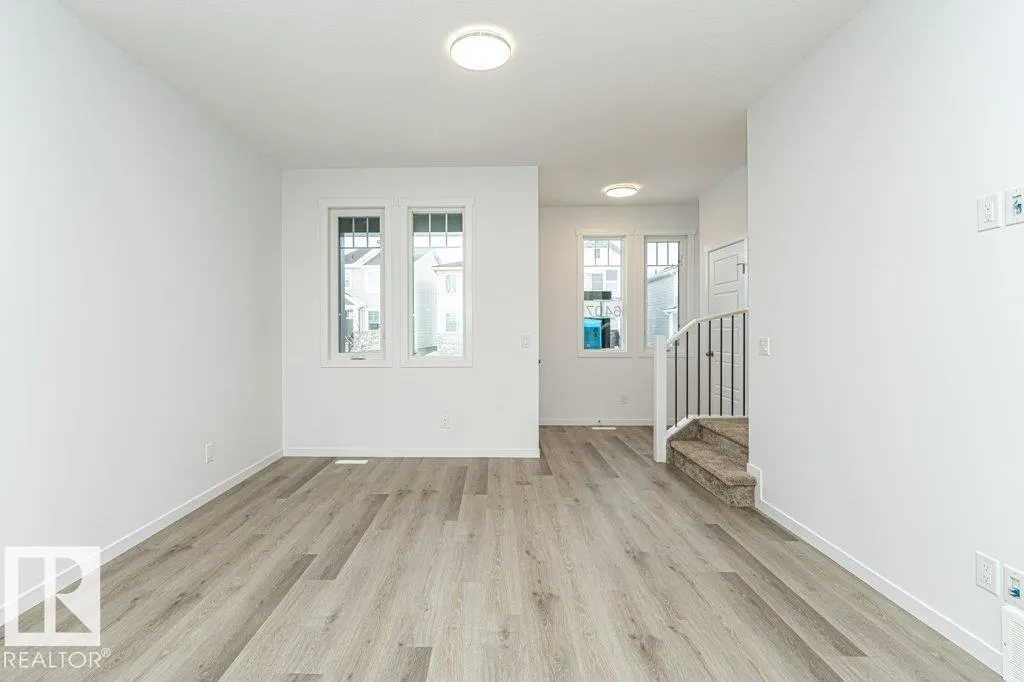 6407 63 St