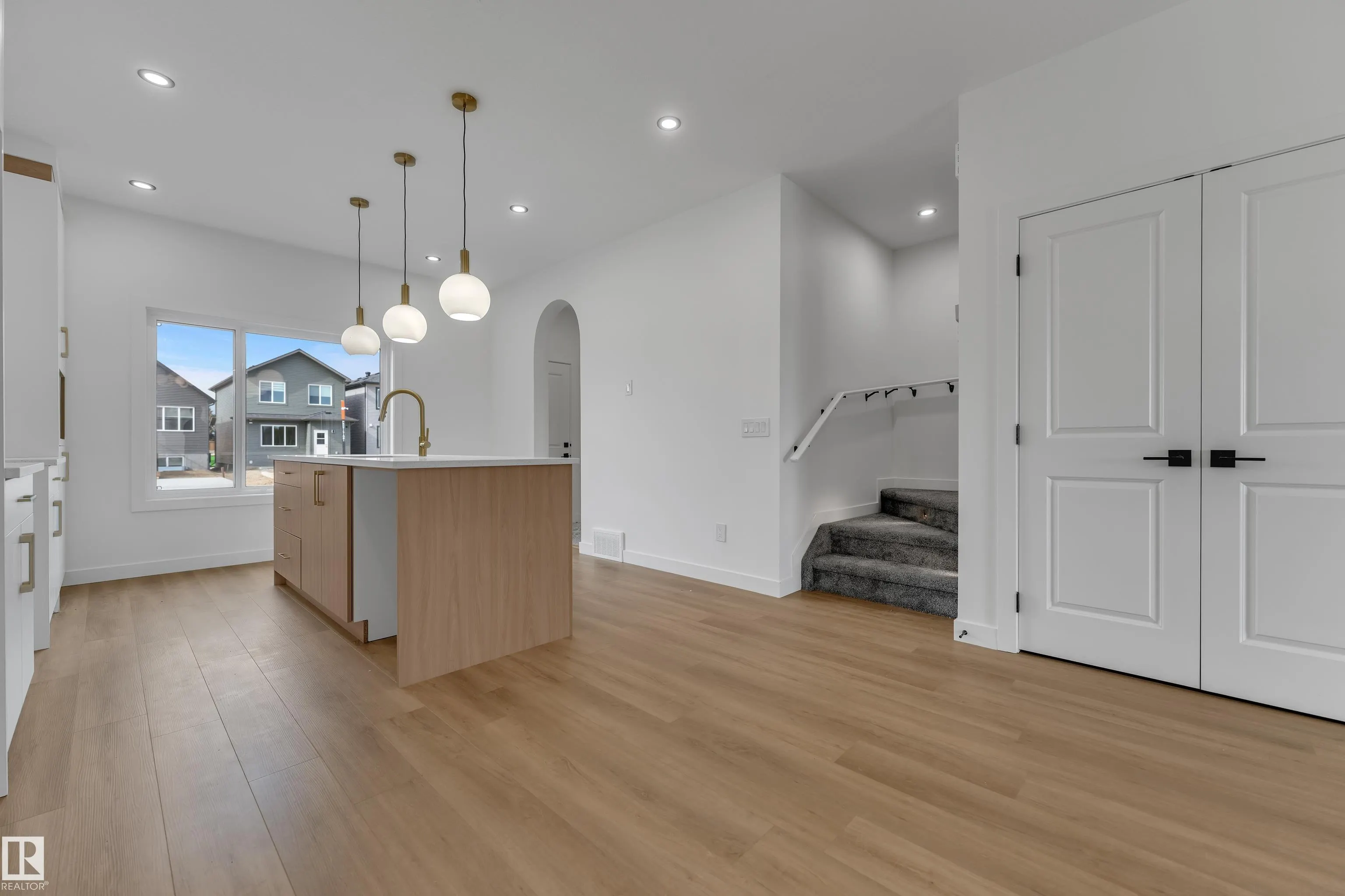 303 Falcon Crescent