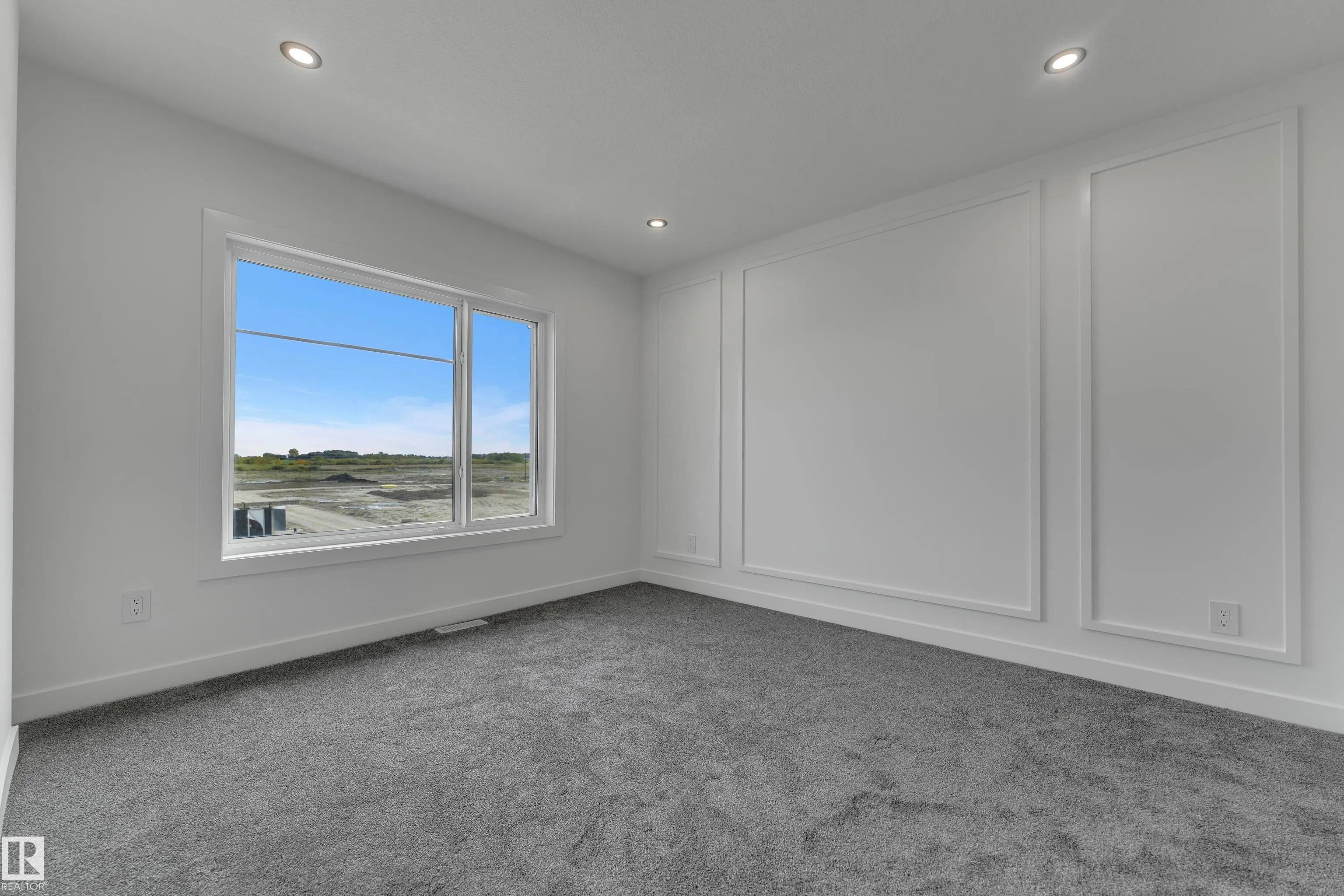 303 Falcon Crescent
