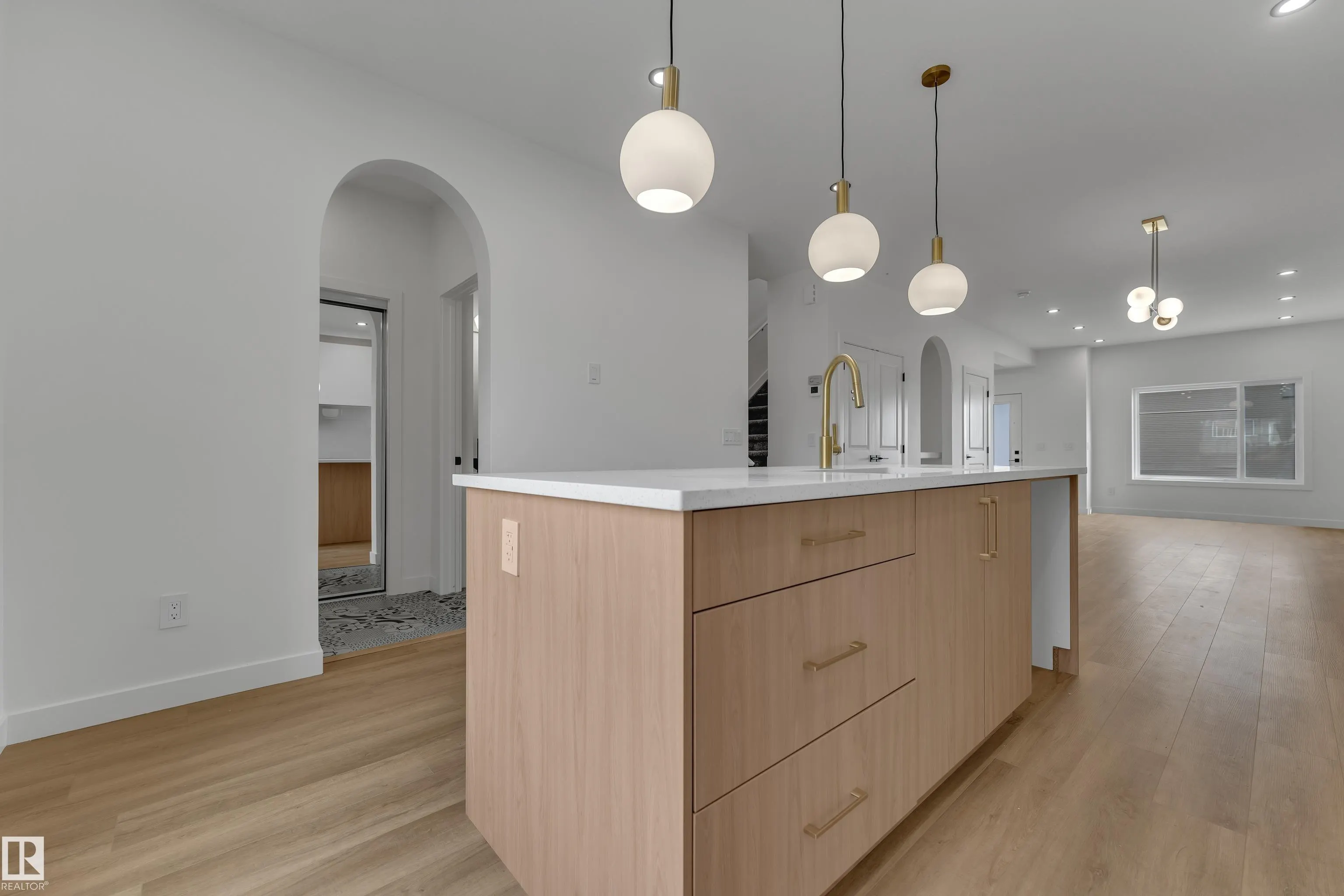303 Falcon Crescent