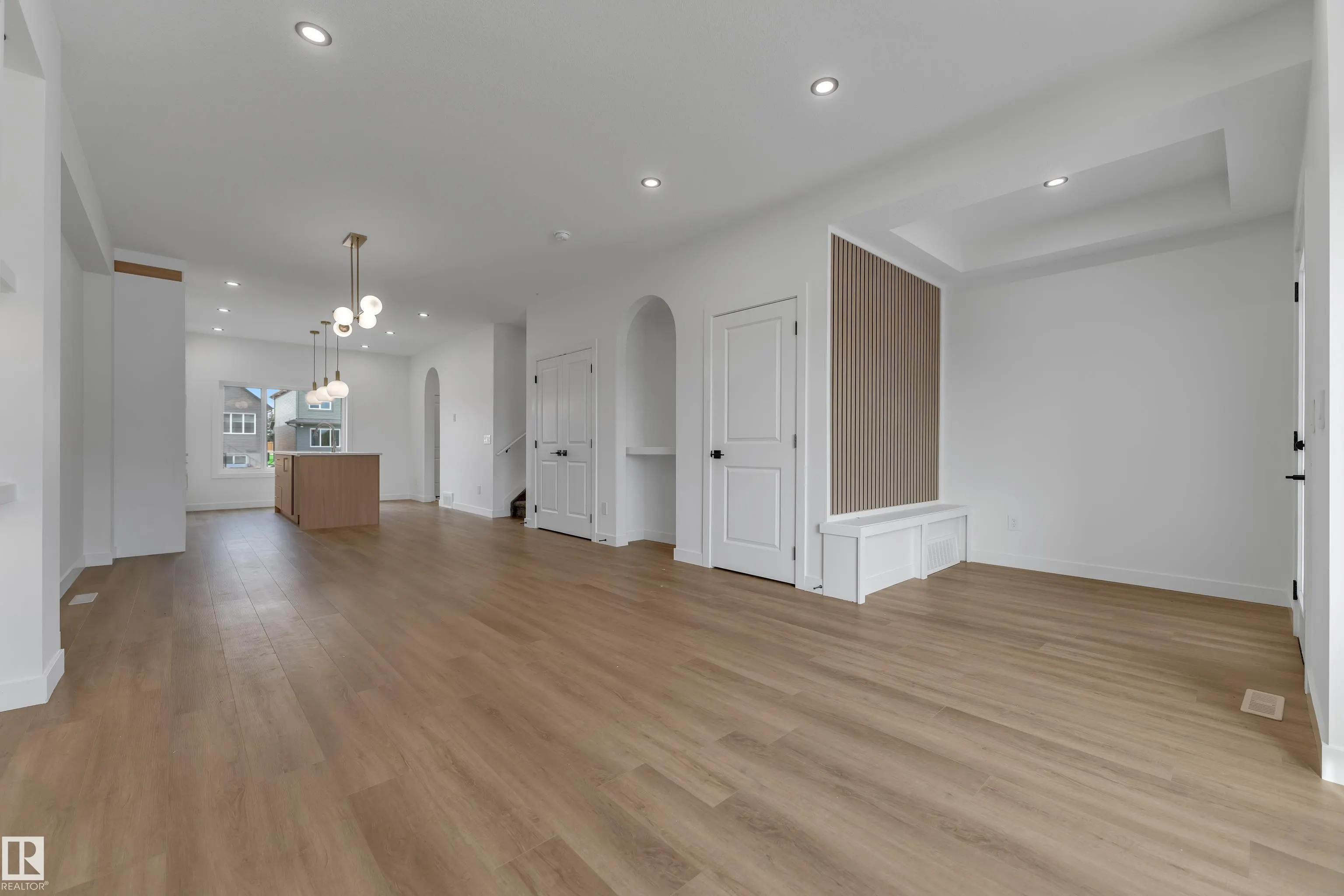303 Falcon Crescent