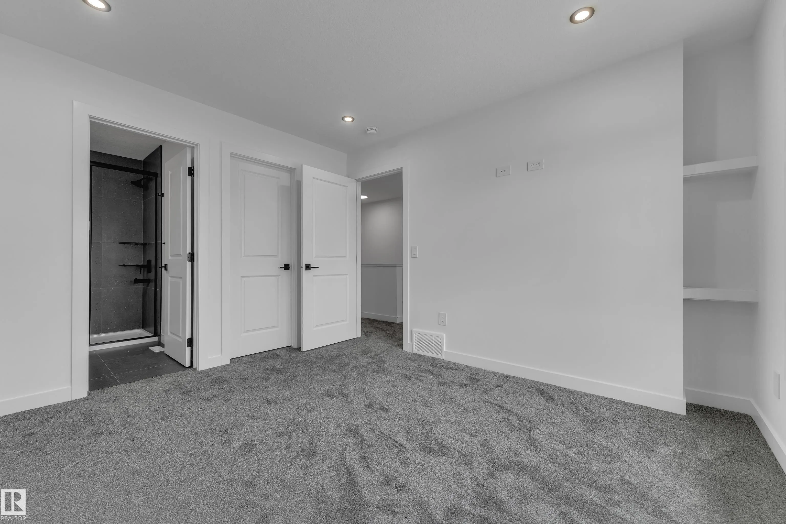 303 Falcon Crescent