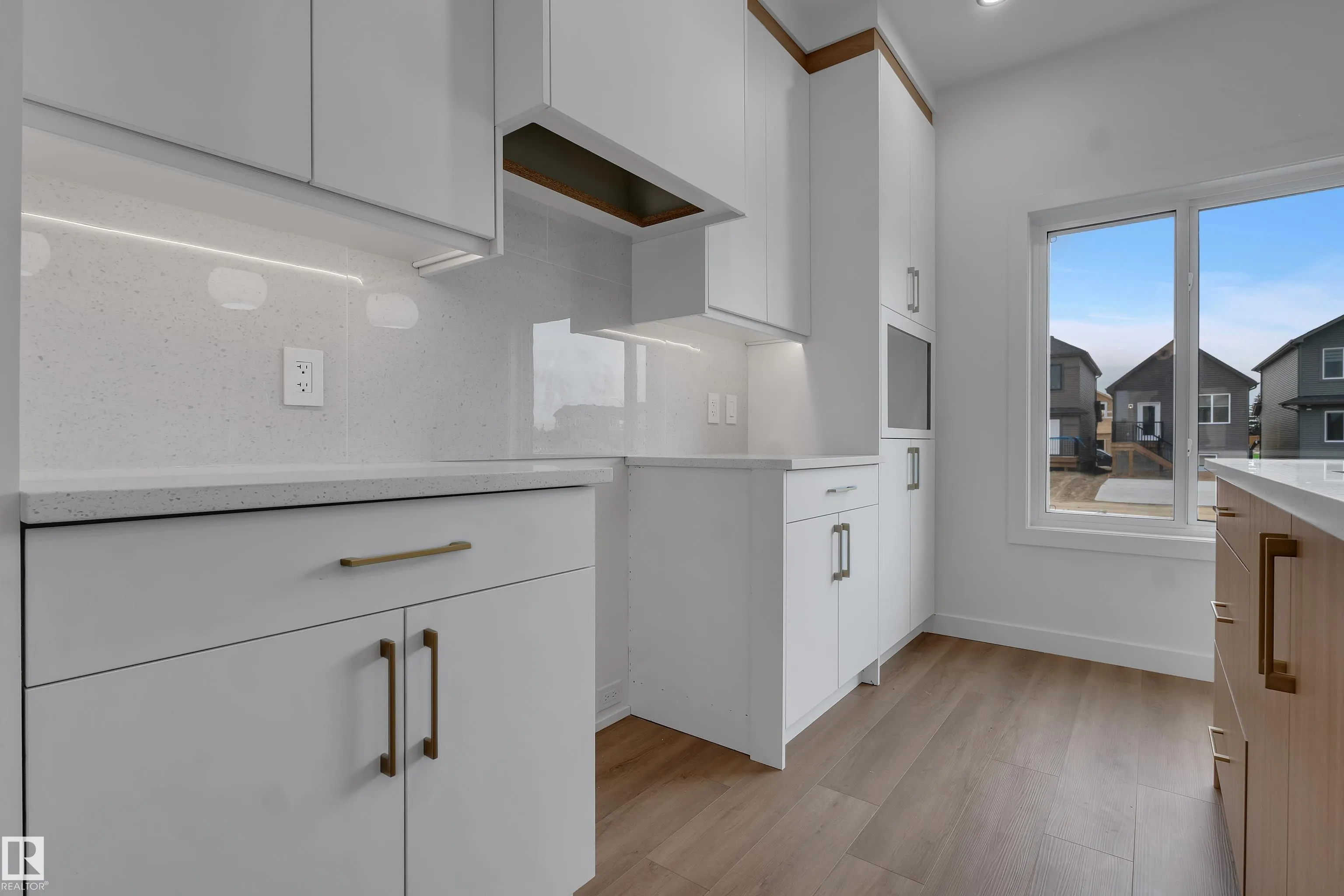 303 Falcon Crescent