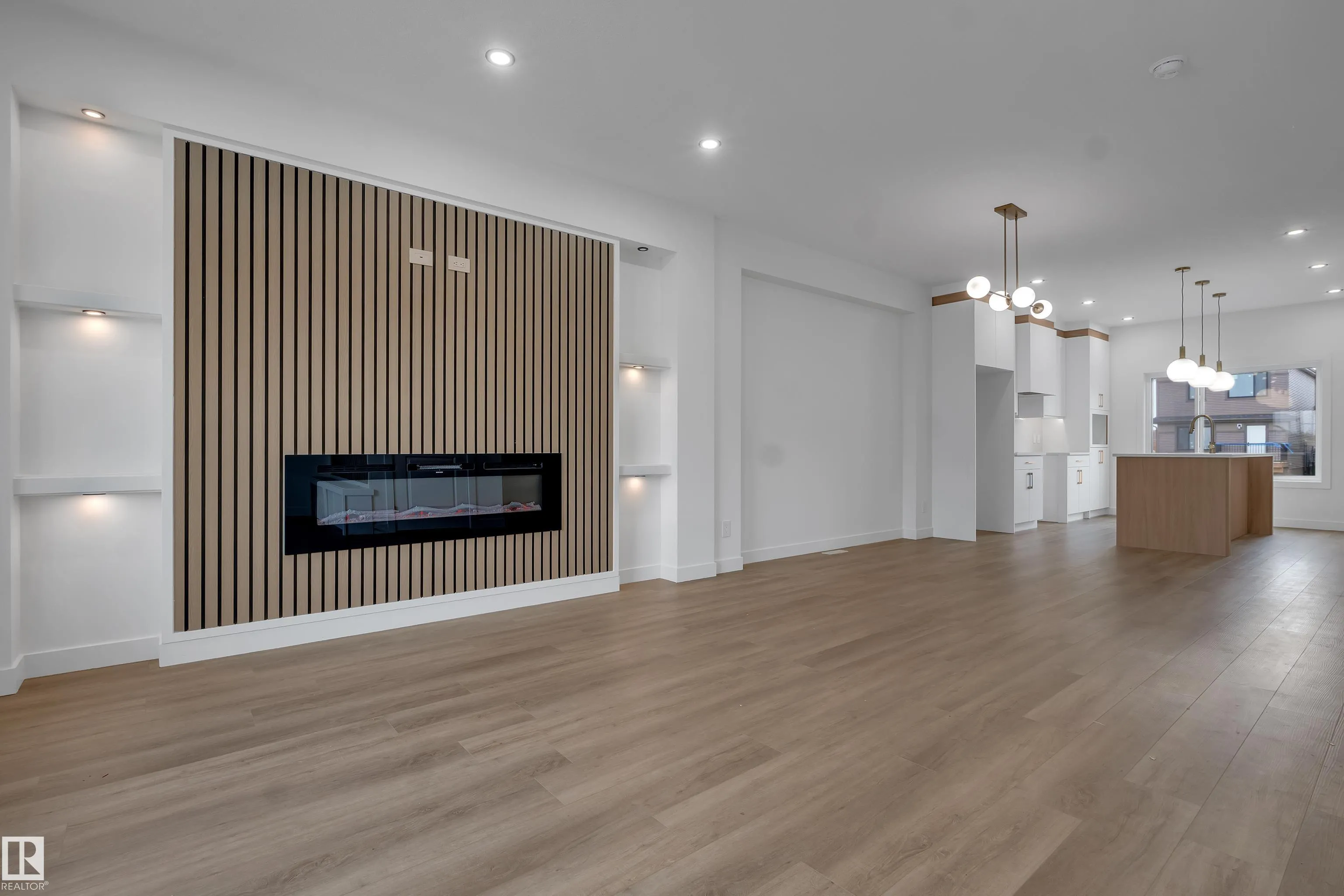 303 Falcon Crescent