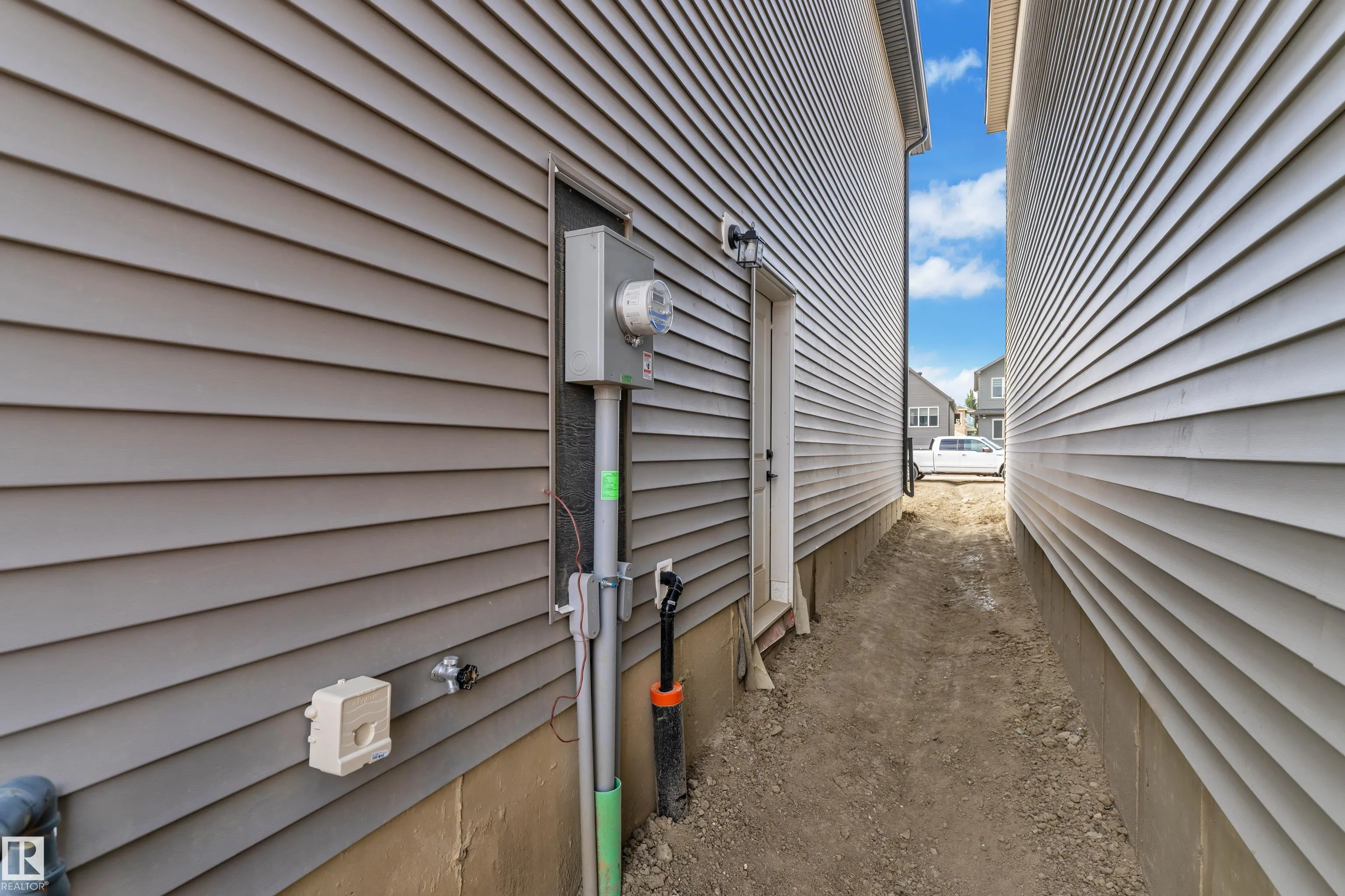 303 Falcon Crescent