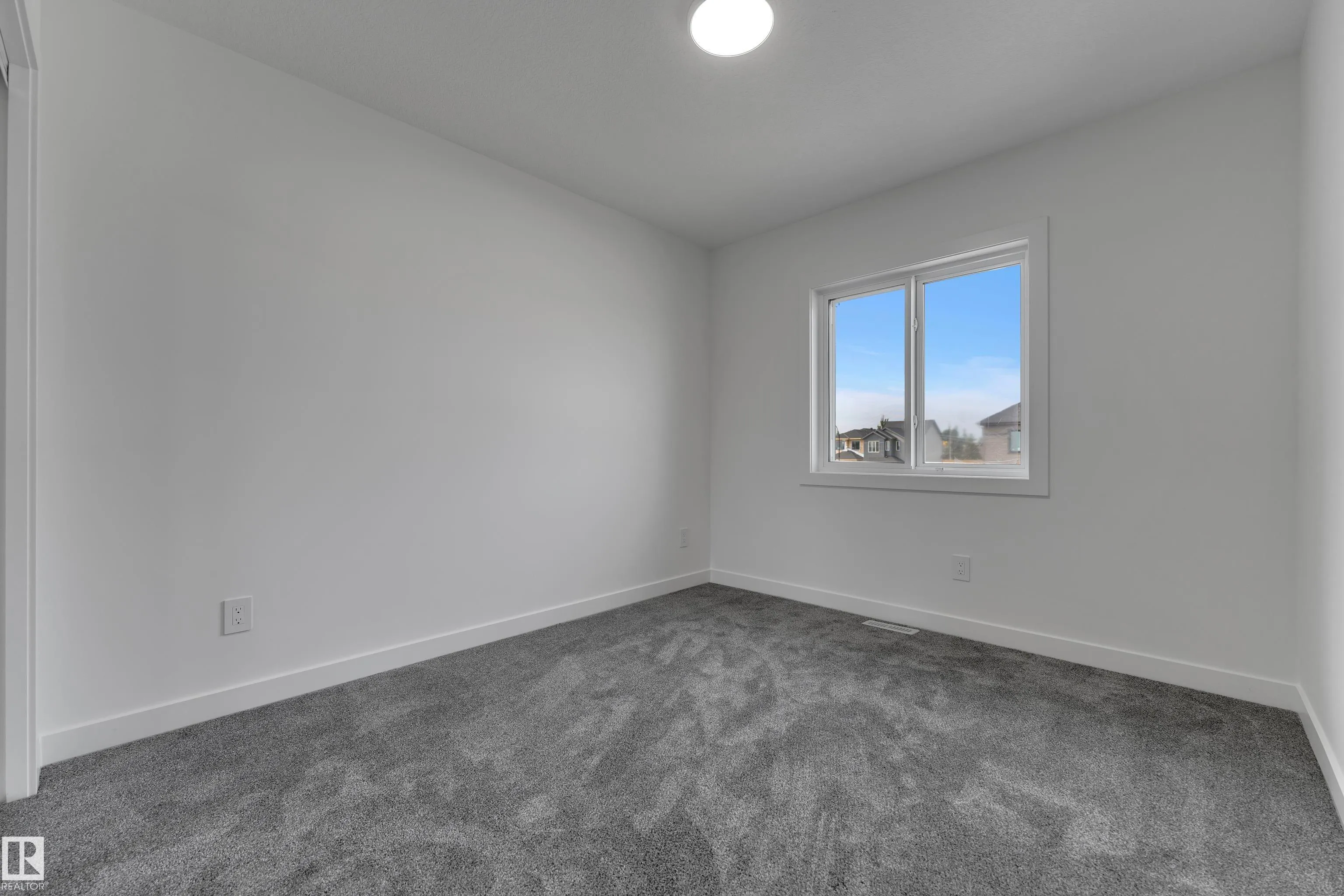 303 Falcon Crescent