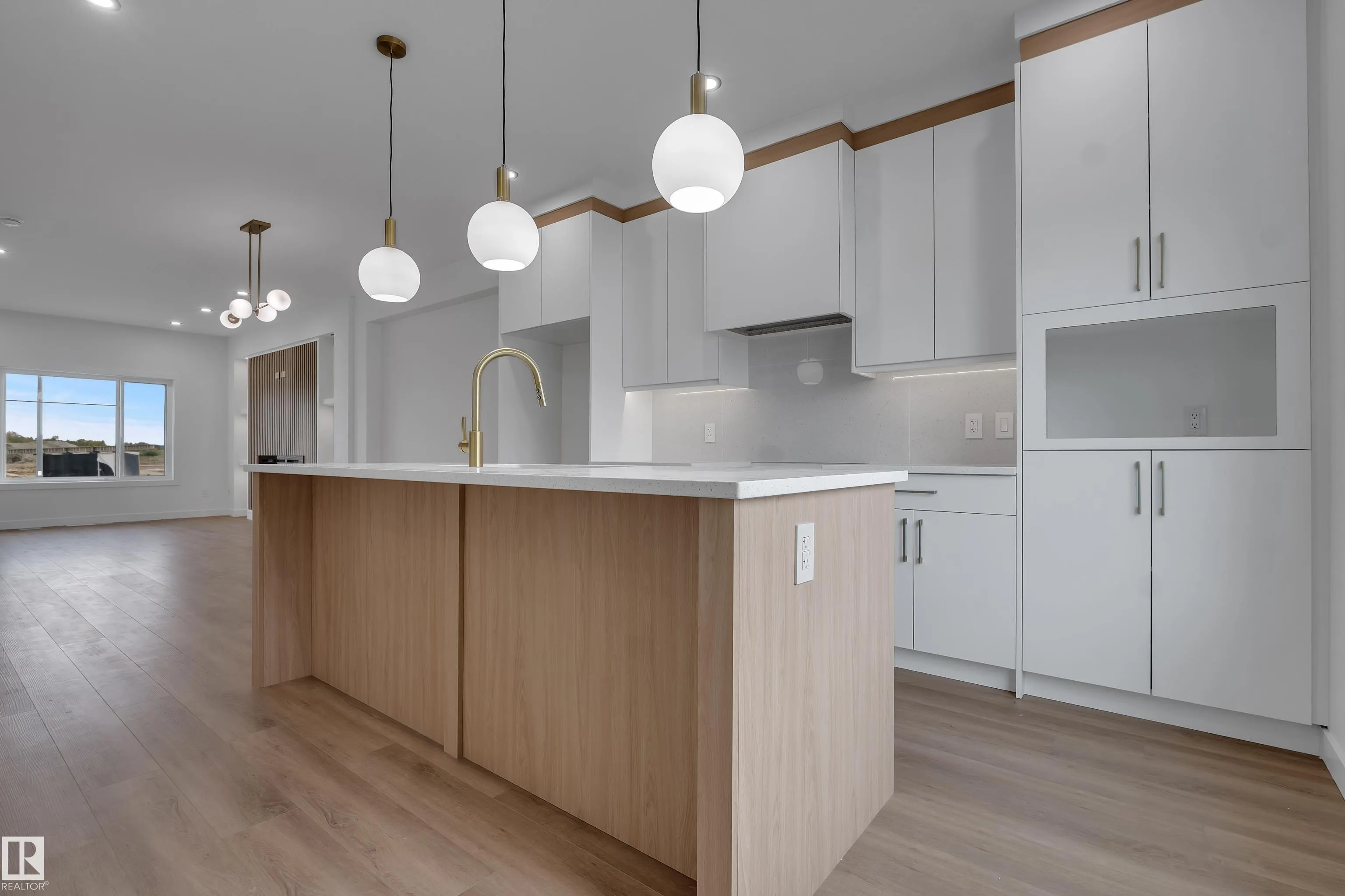 303 Falcon Crescent