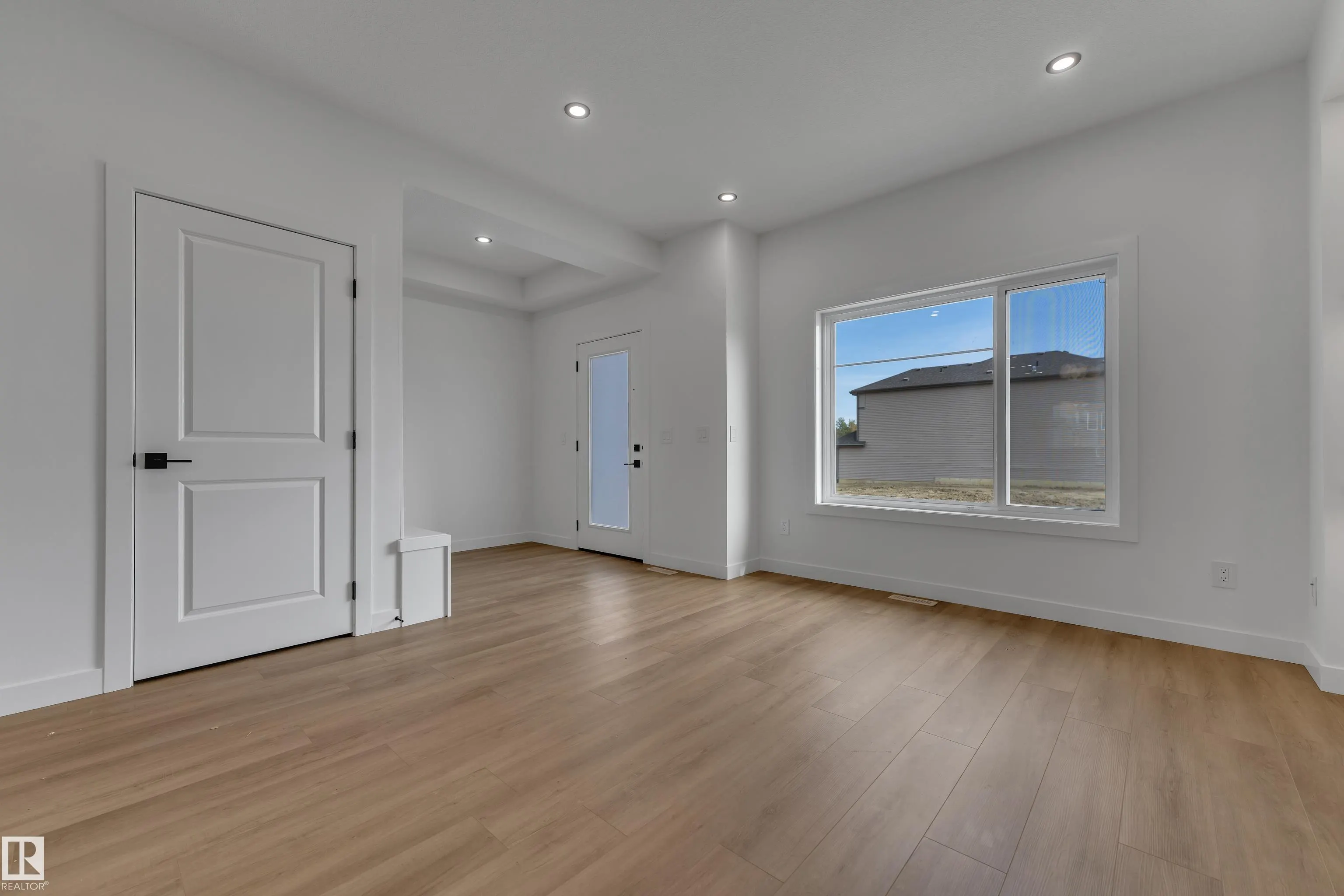 303 Falcon Crescent