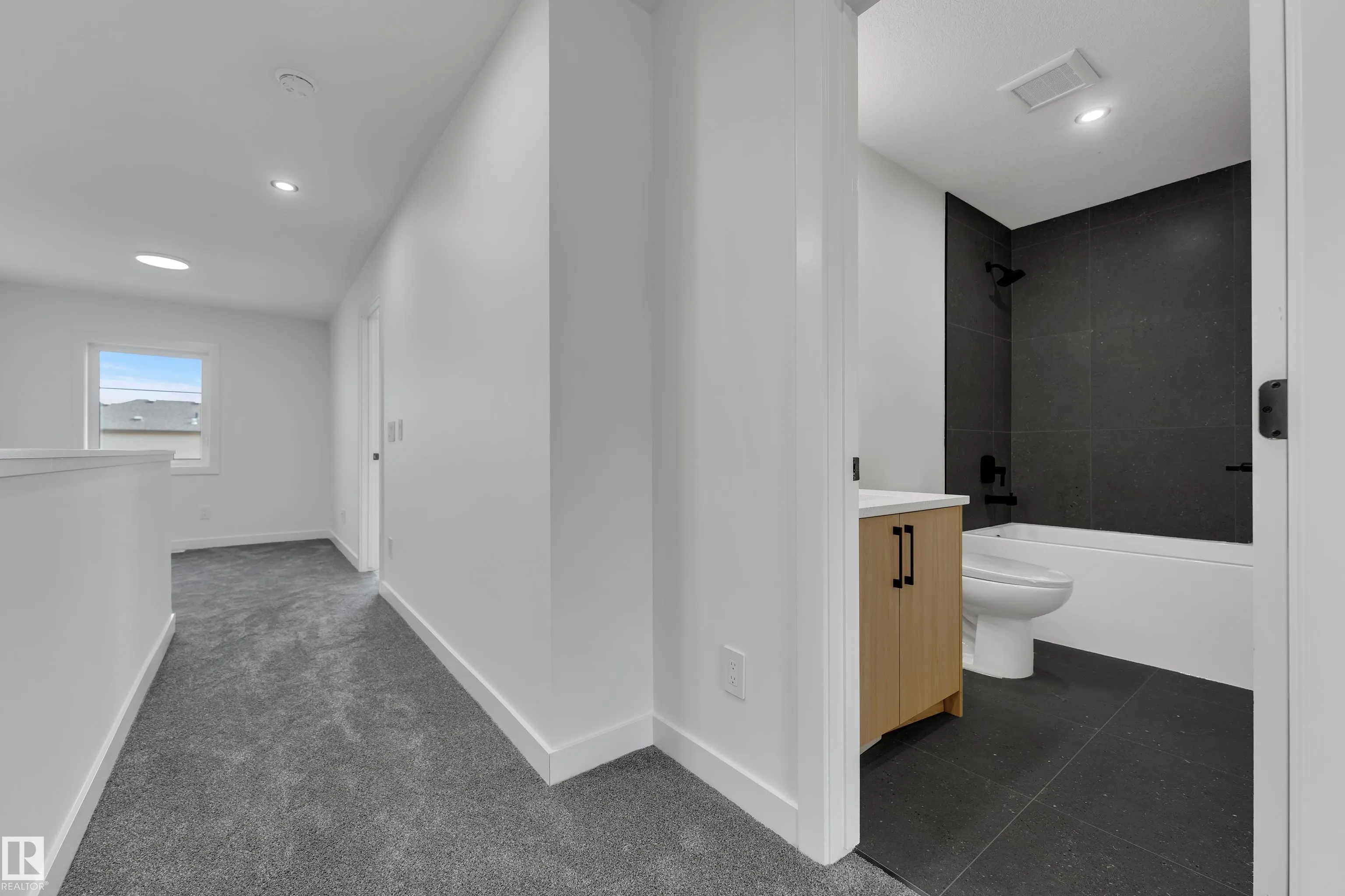 303 Falcon Crescent