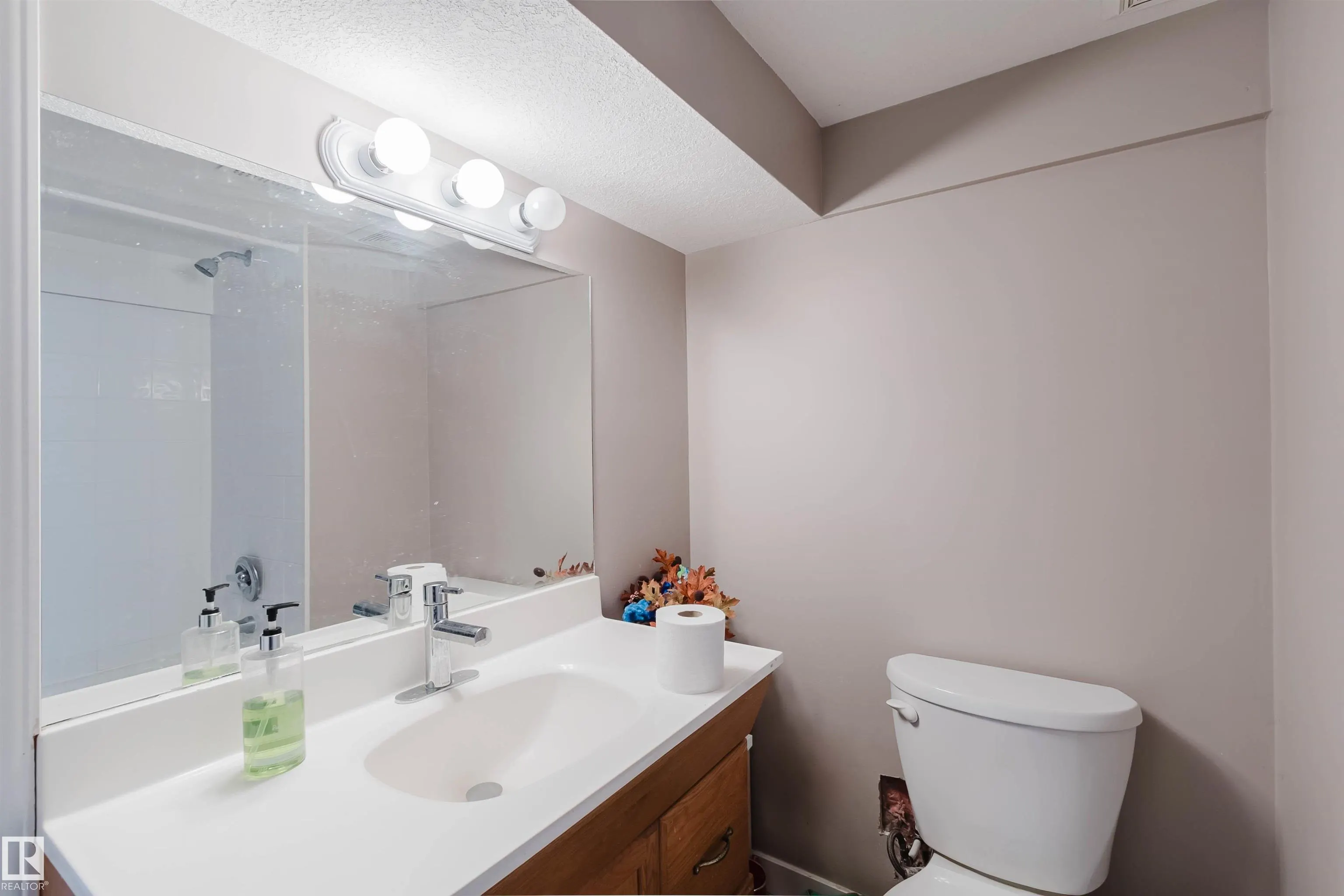225 HEAGLE Crescent