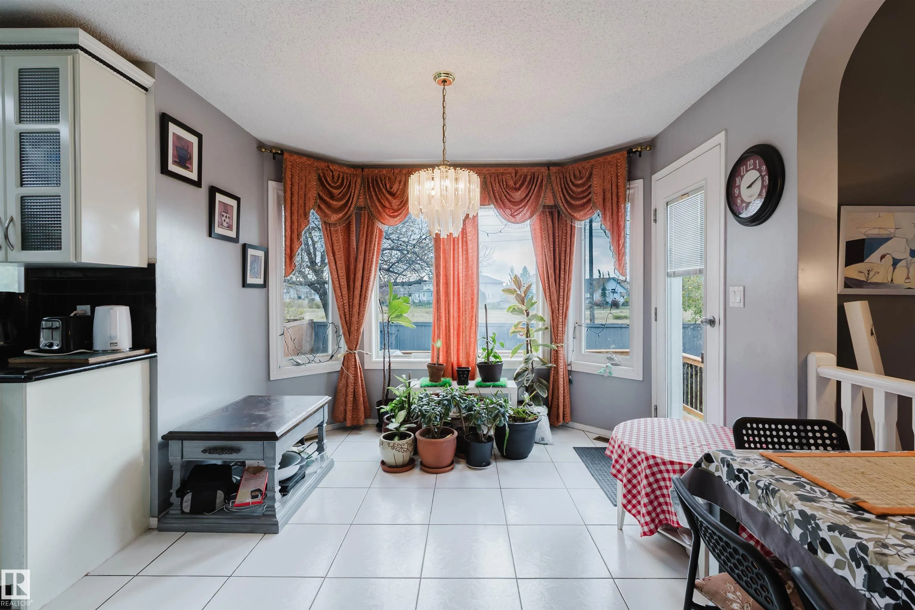 225 HEAGLE Crescent