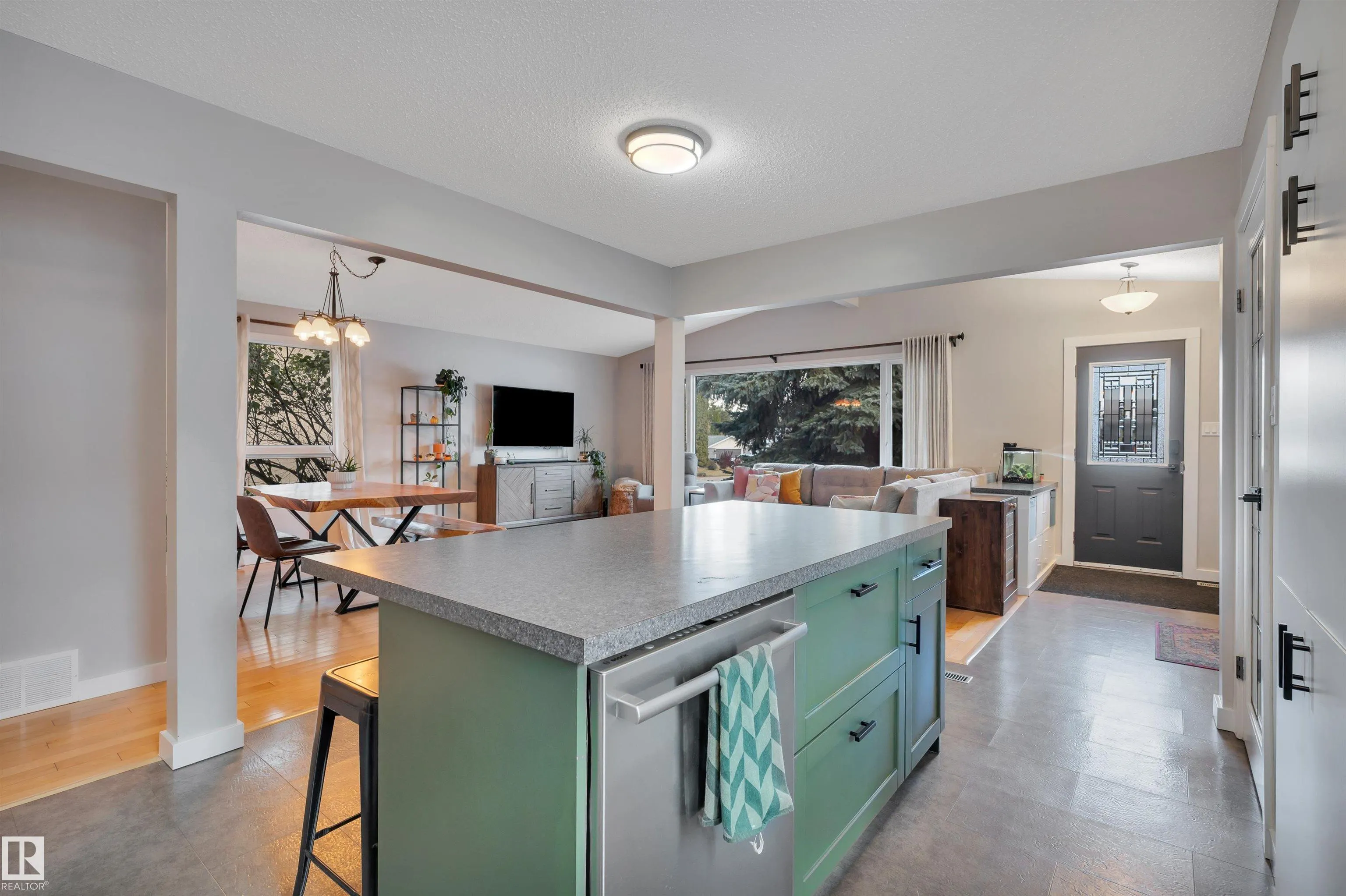 132 GARLAND Crescent
