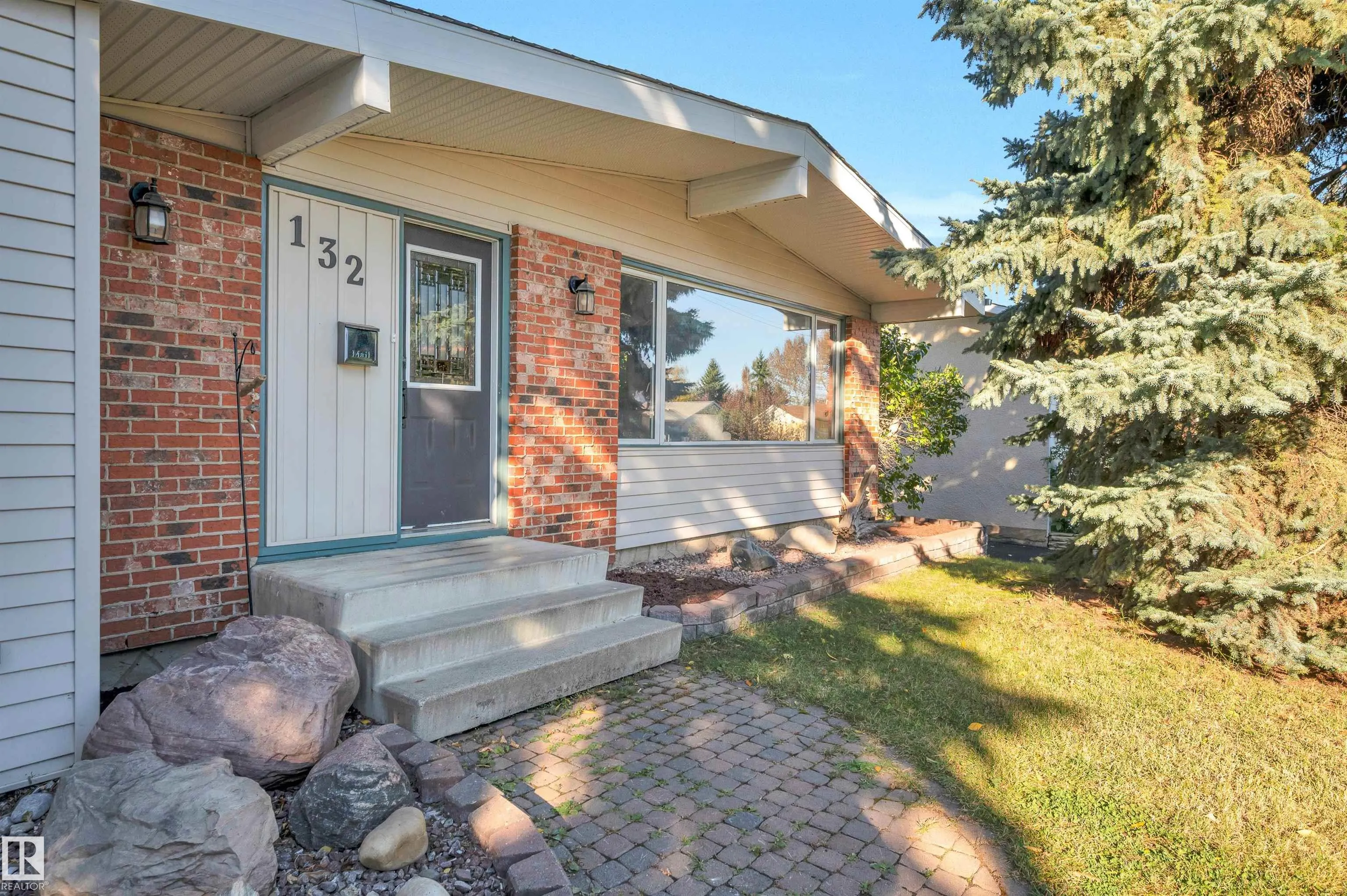 132 GARLAND Crescent