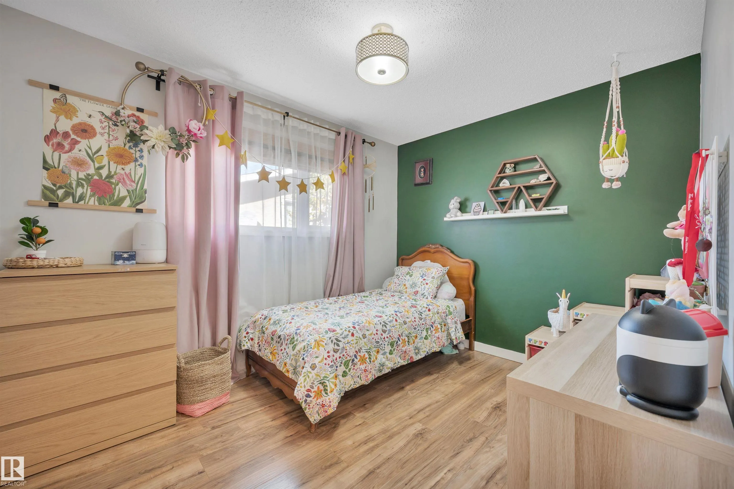 132 GARLAND Crescent