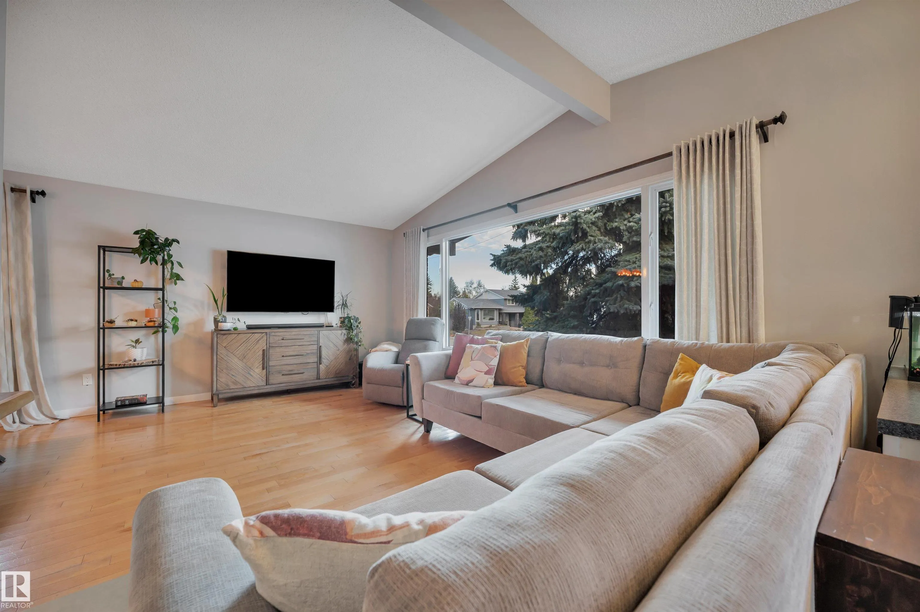 132 GARLAND Crescent