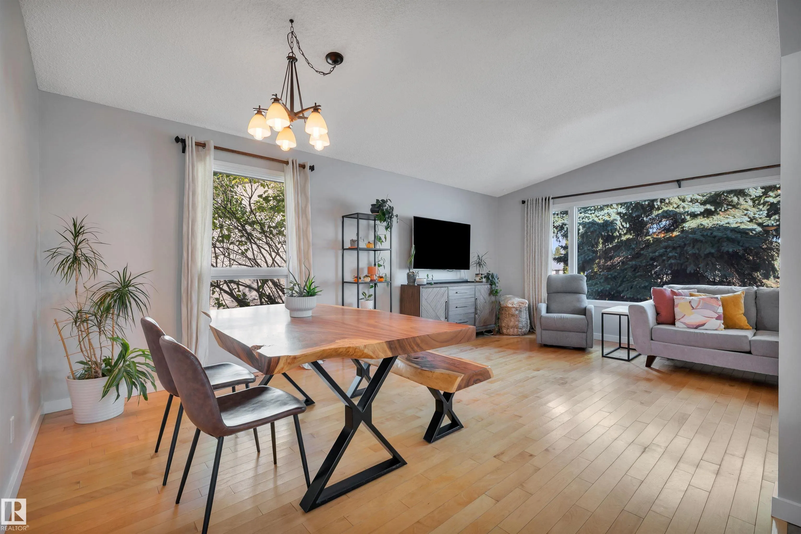 132 GARLAND Crescent
