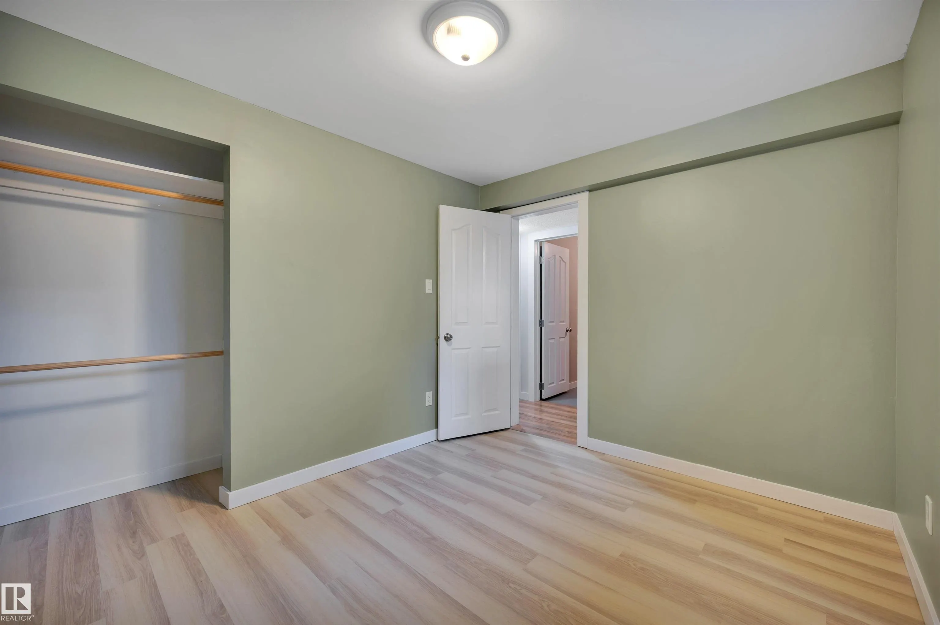 132 GARLAND Crescent