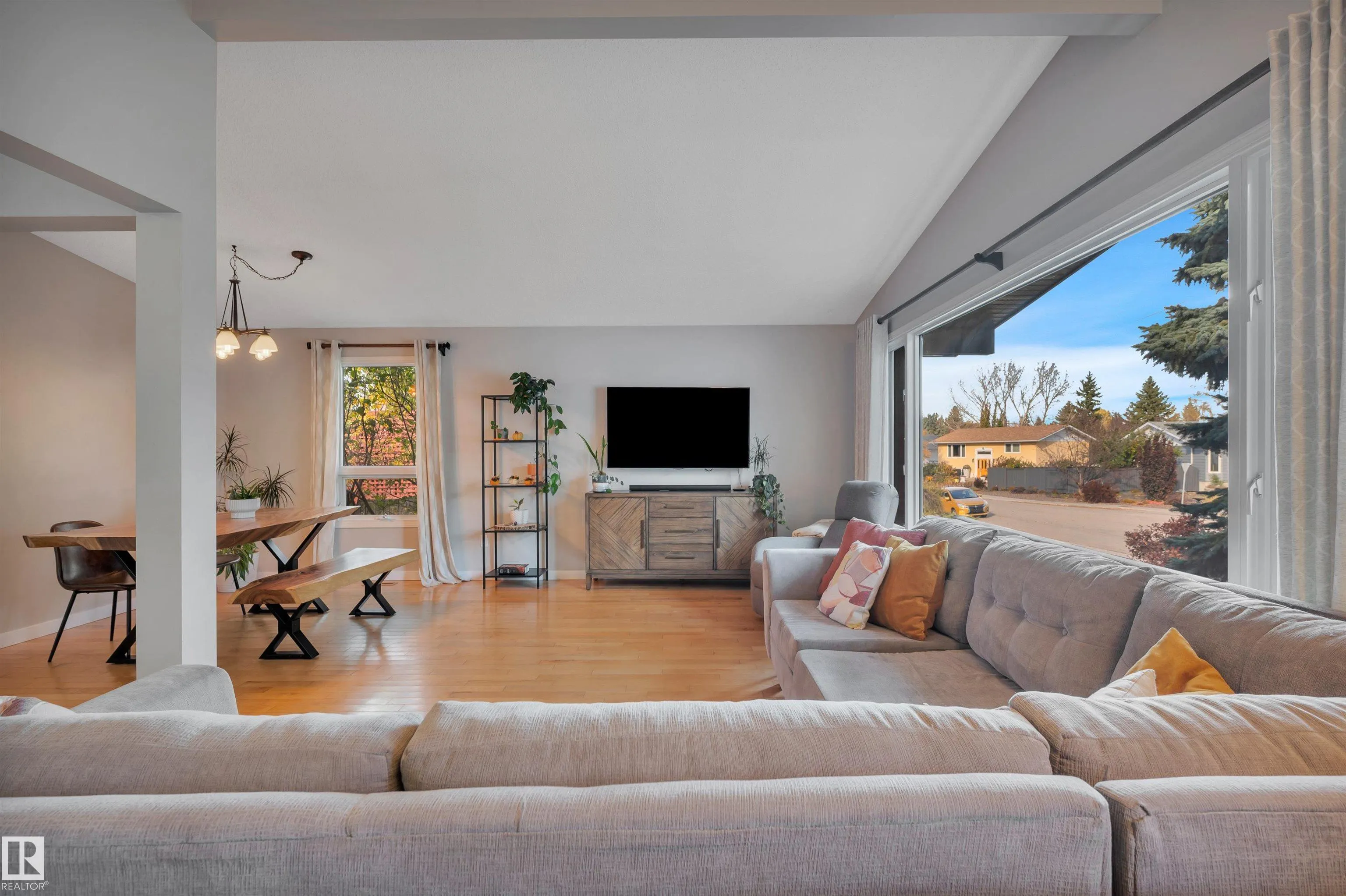 132 GARLAND Crescent