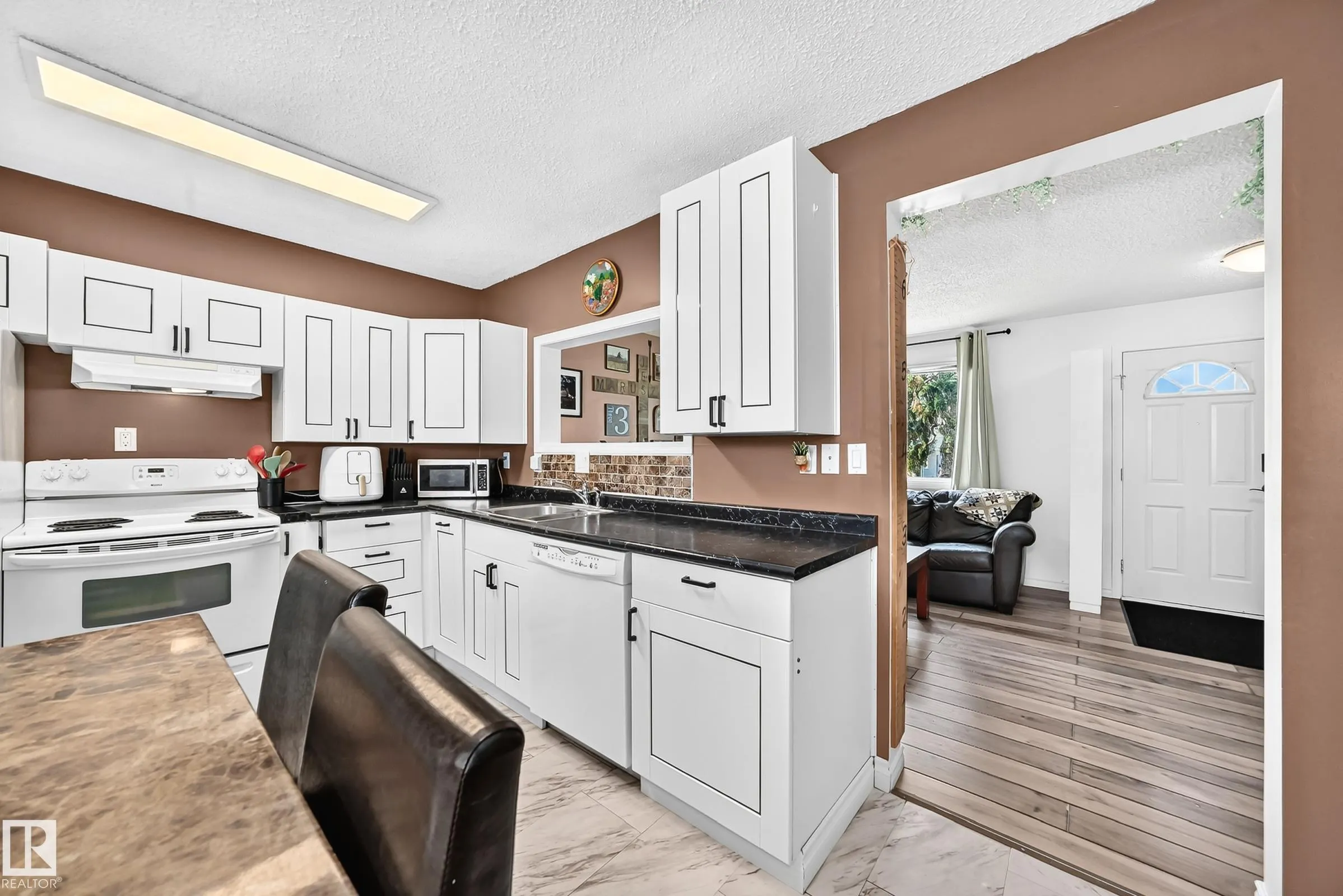 64 HABITAT Crescent