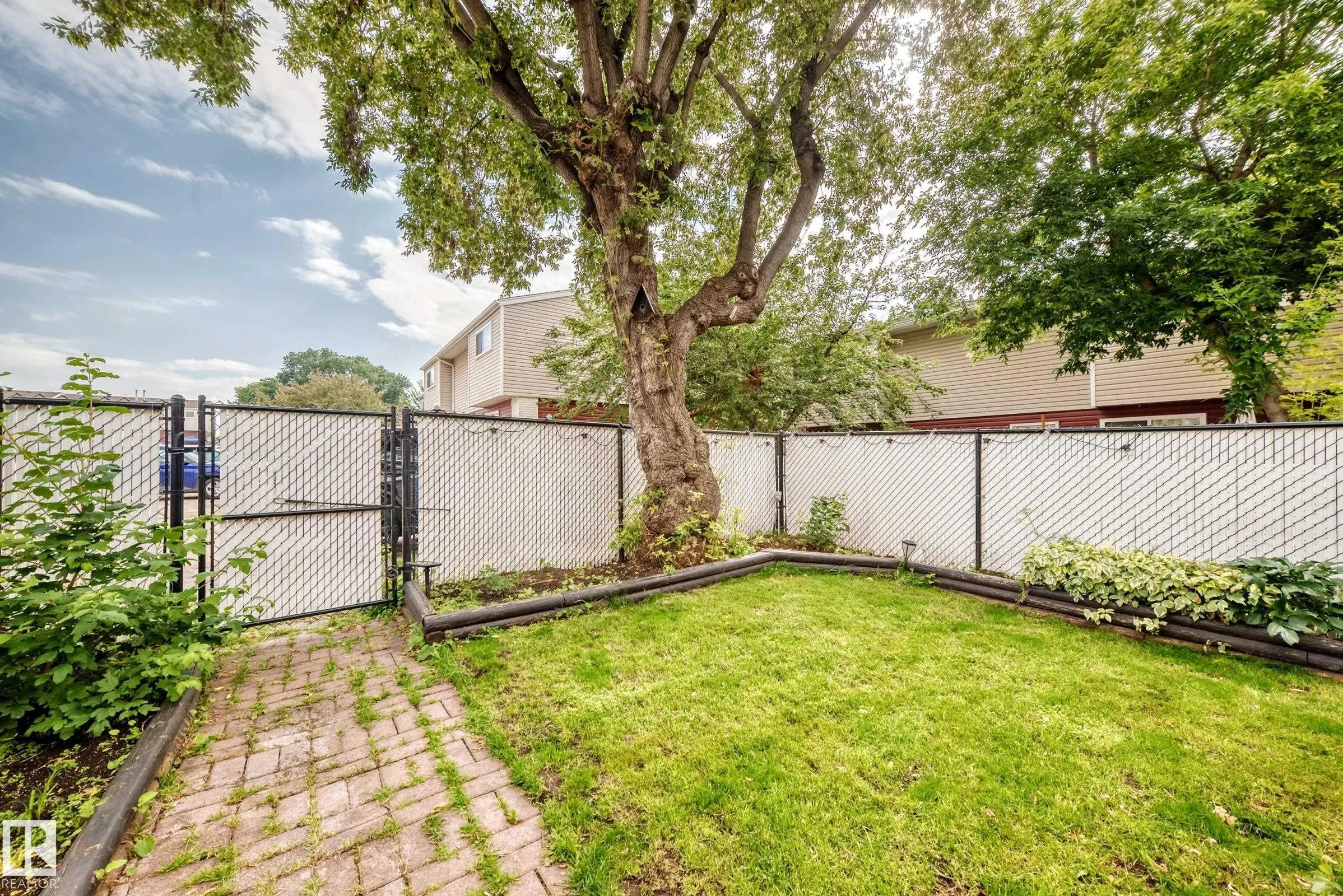 64 HABITAT Crescent