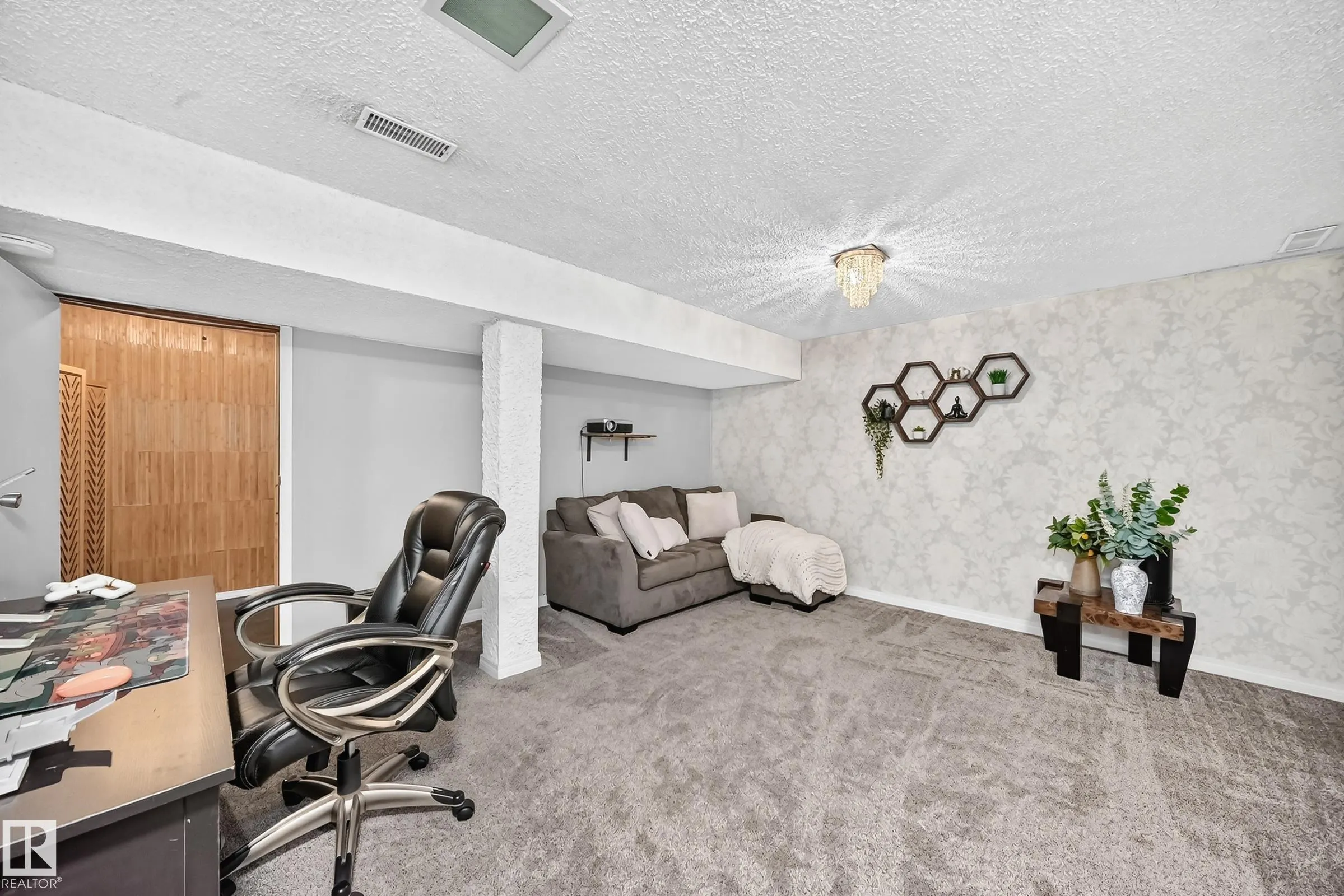 64 HABITAT Crescent