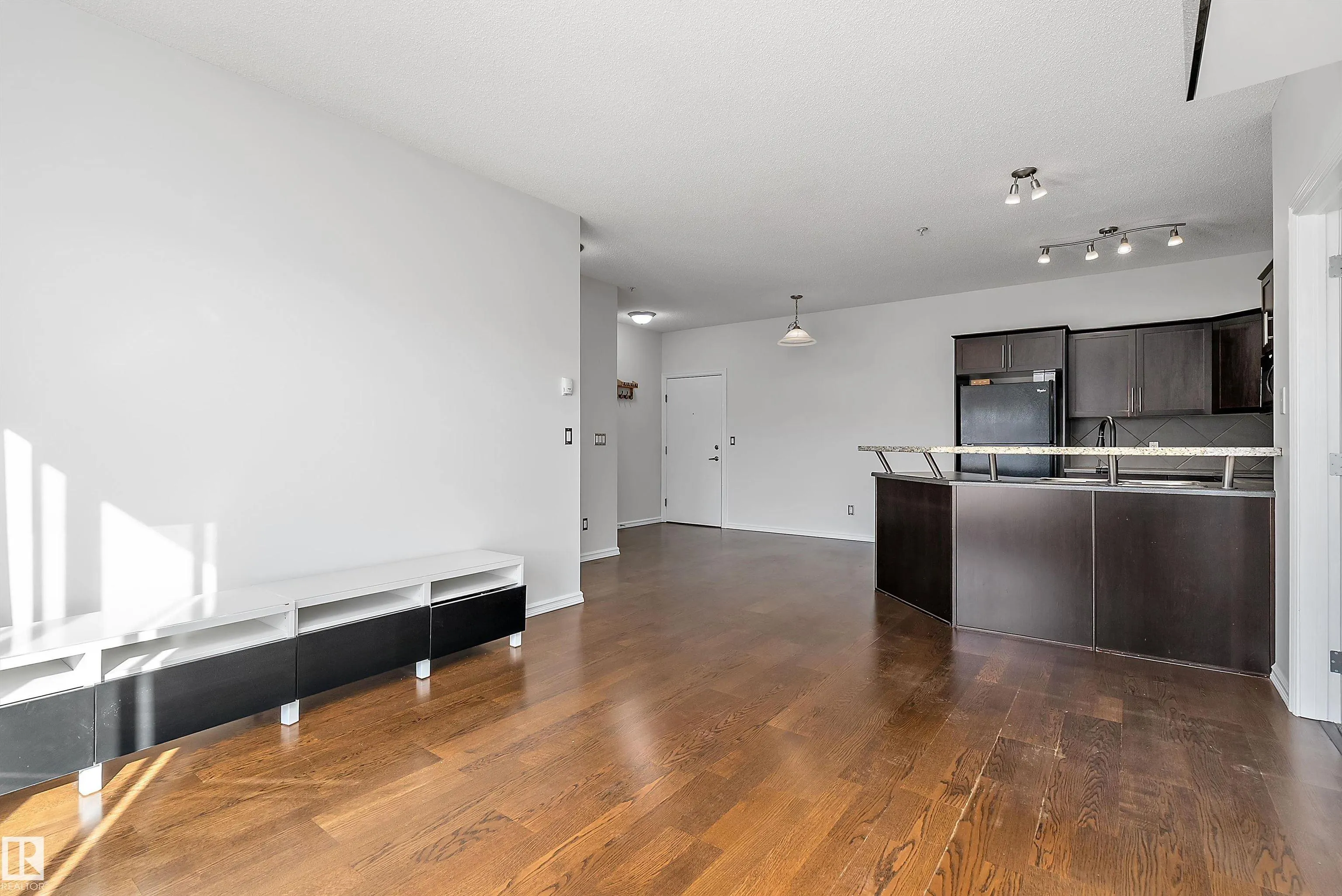 263 MACEWAN Road