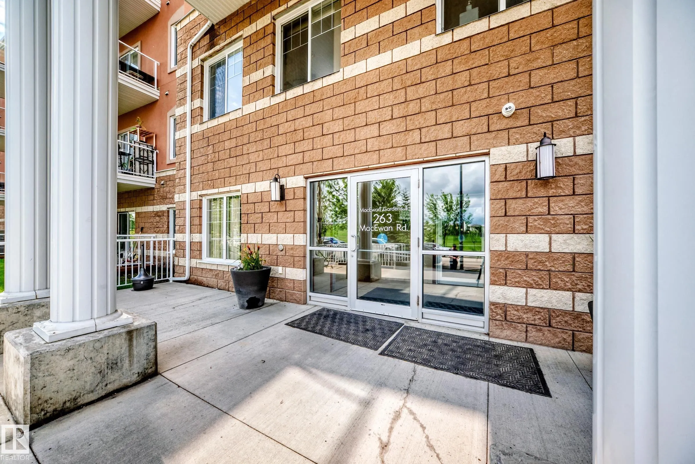 263 MACEWAN Road