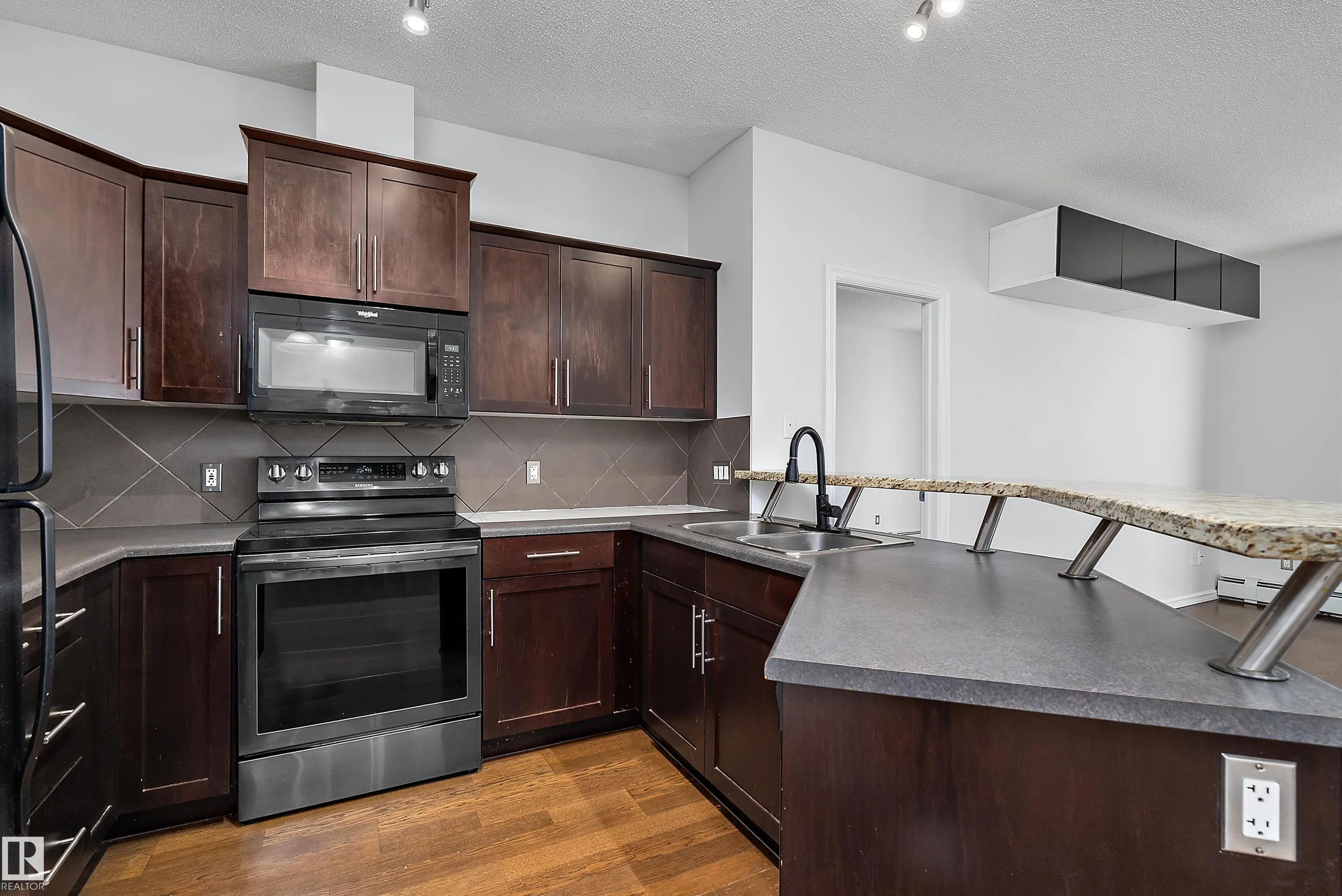 263 MACEWAN Road