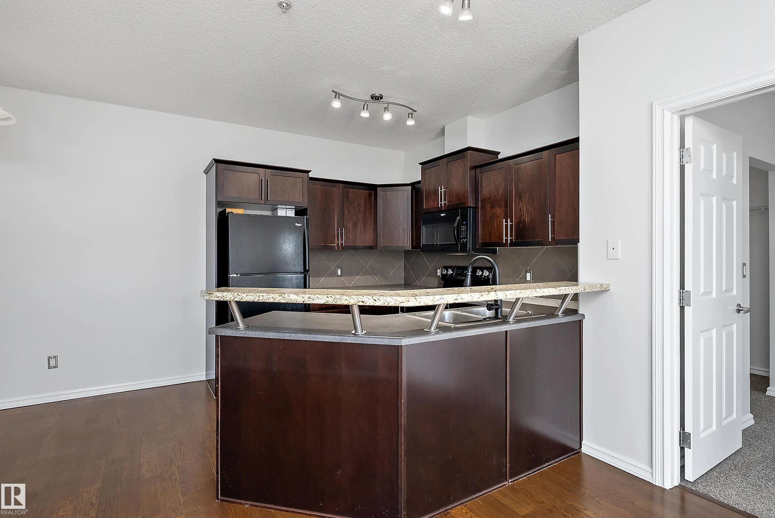 263 MACEWAN Road