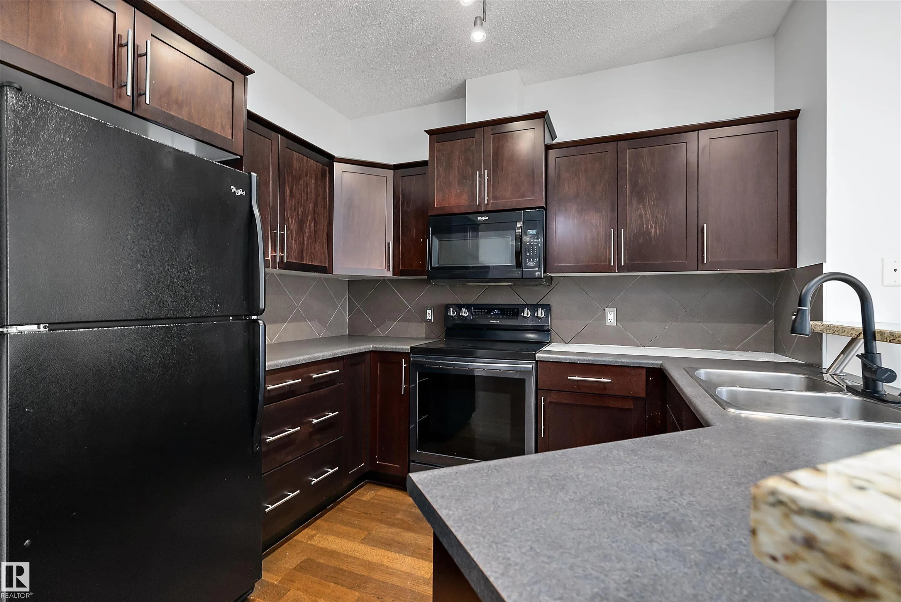 263 MACEWAN Road