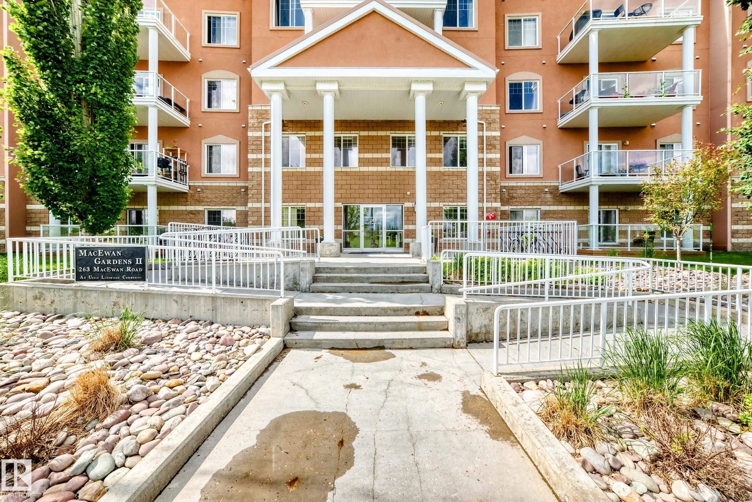 263 MACEWAN Road