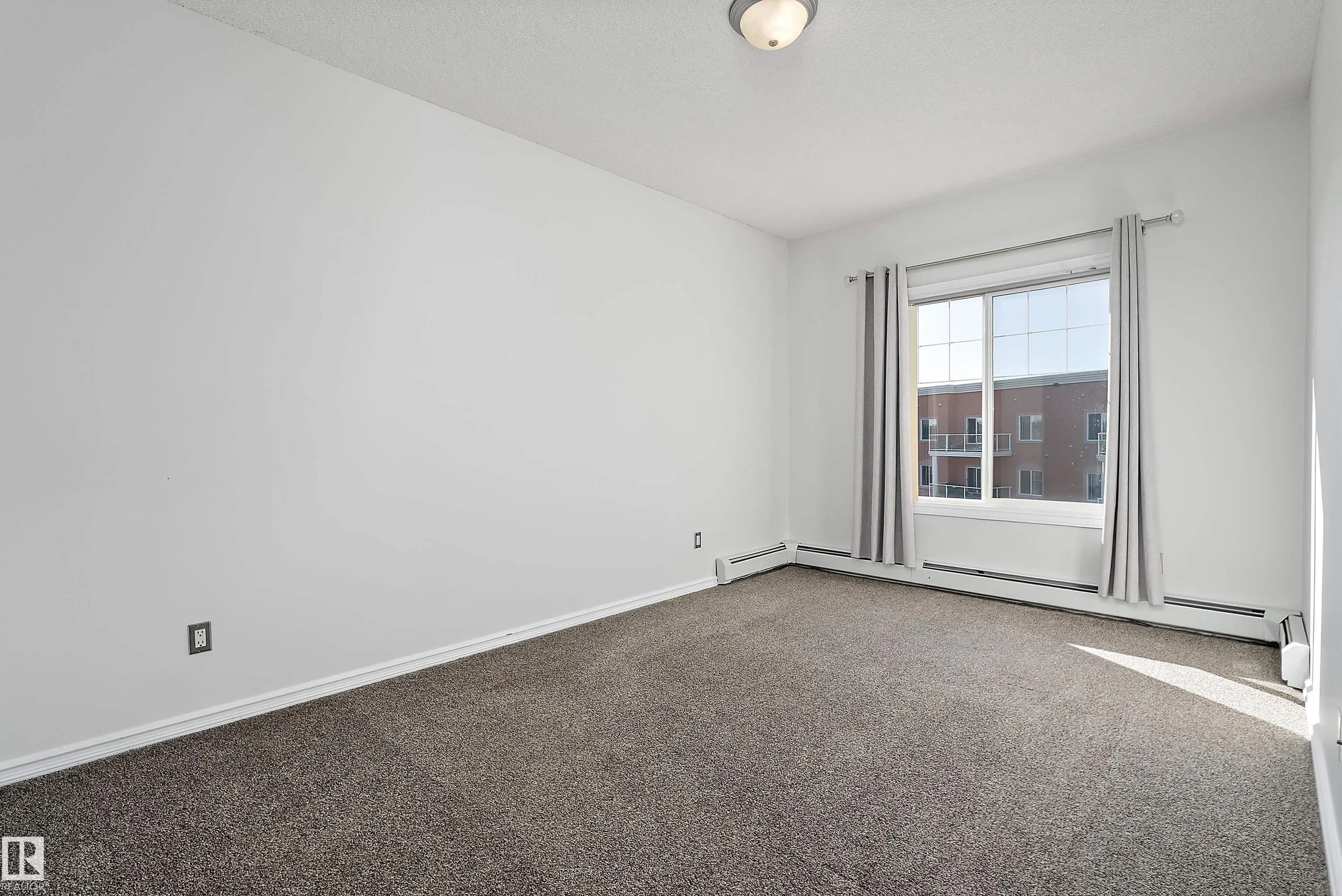 263 MACEWAN Road