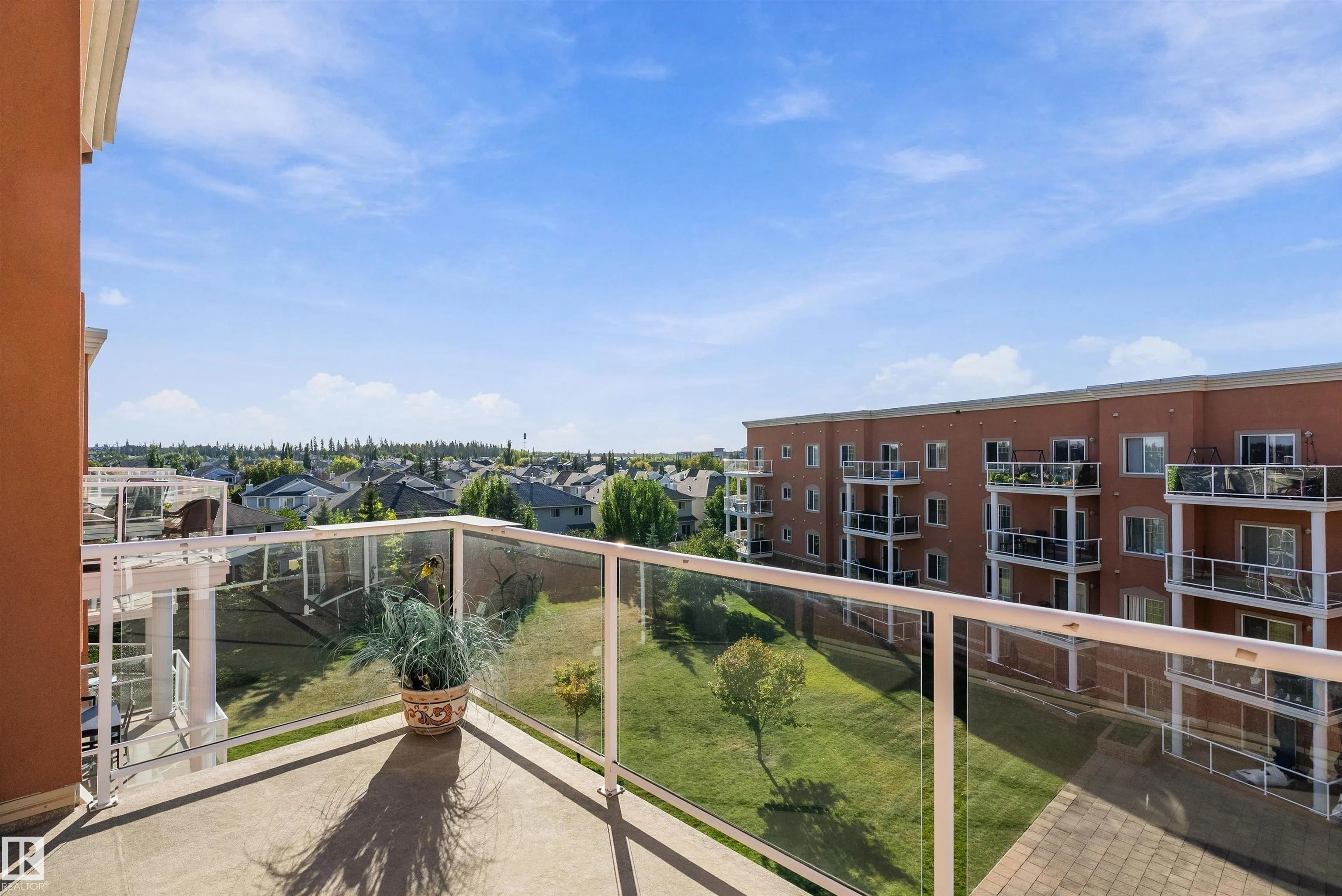 263 MACEWAN Road