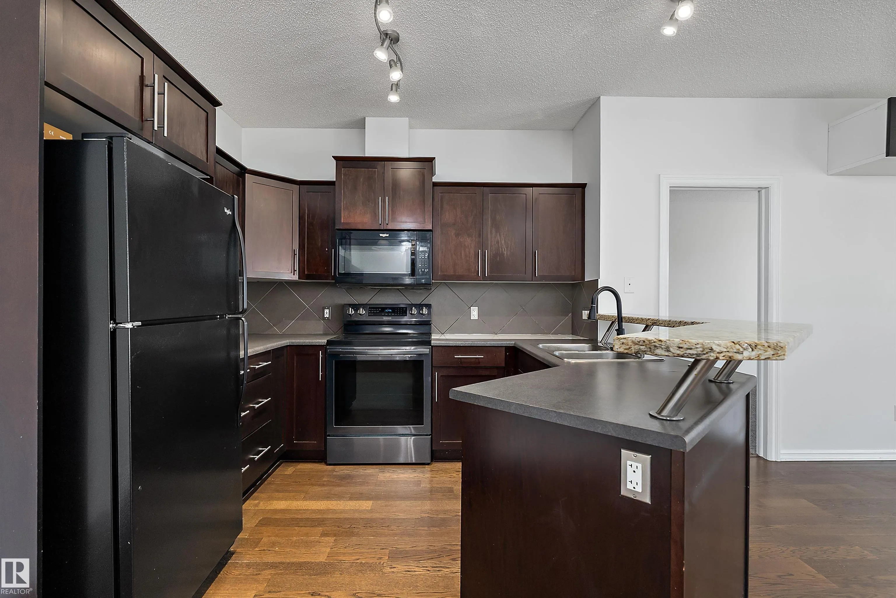 263 MACEWAN Road