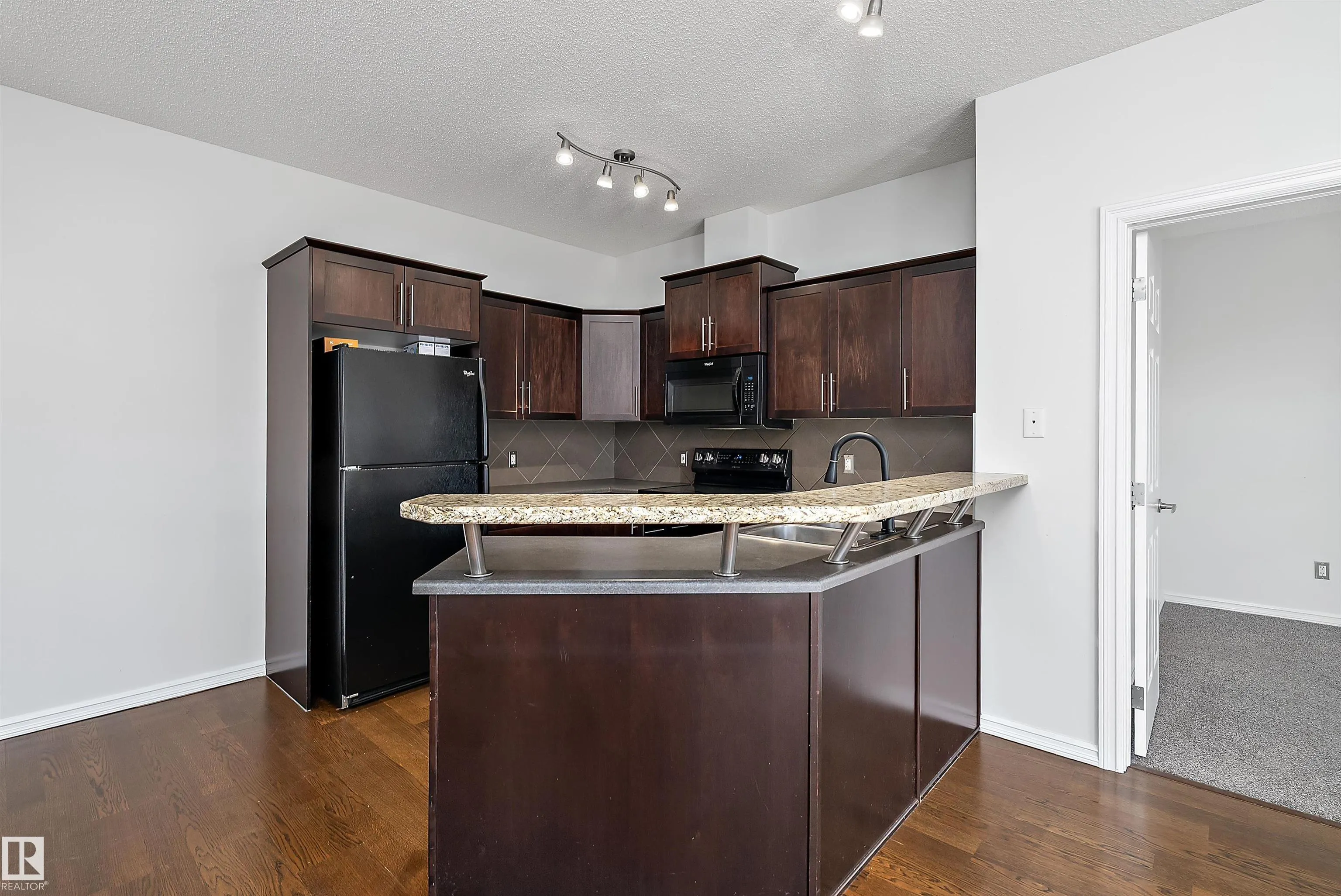 263 MACEWAN Road
