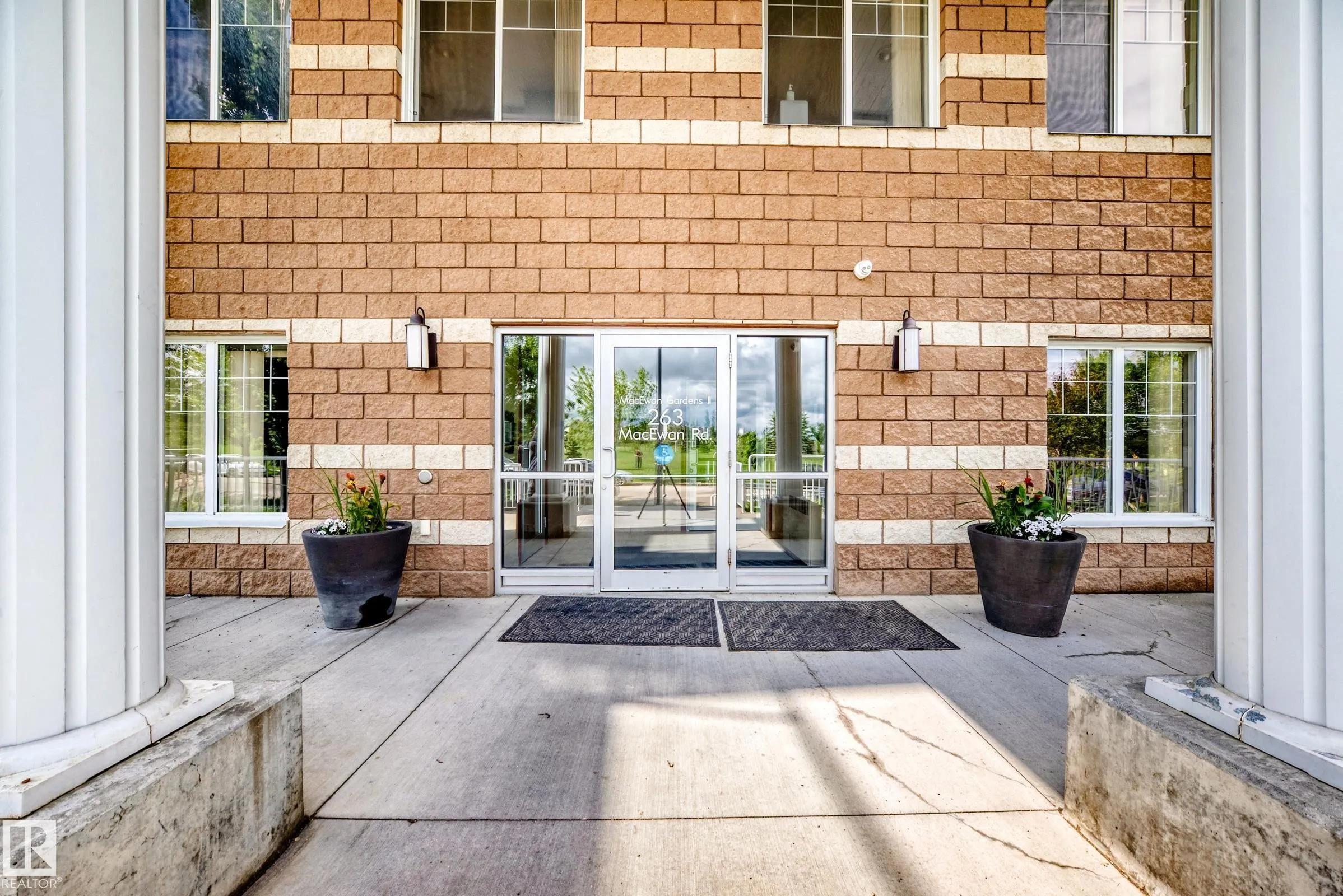 263 MACEWAN Road