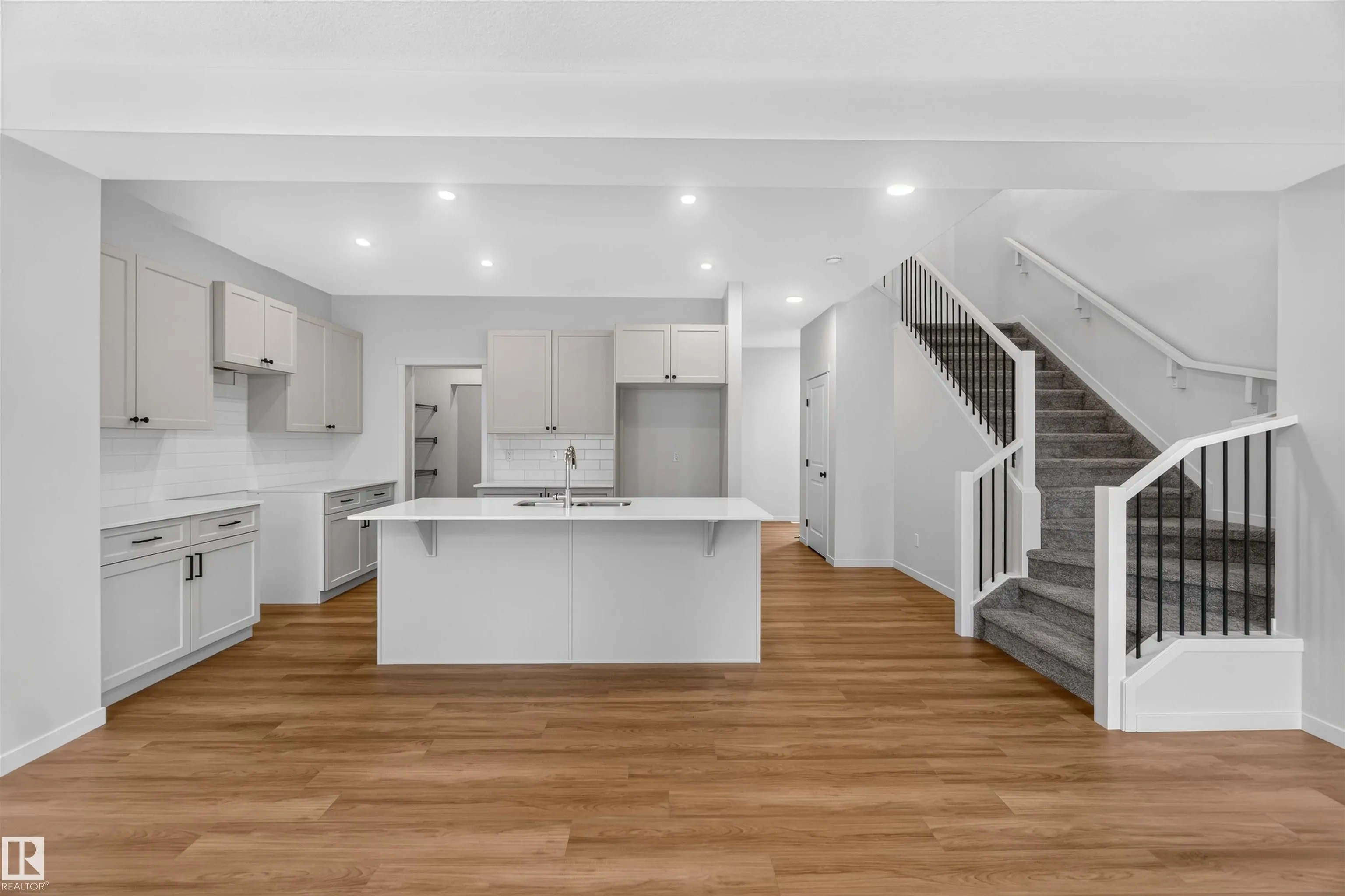5 EMERSON Landing