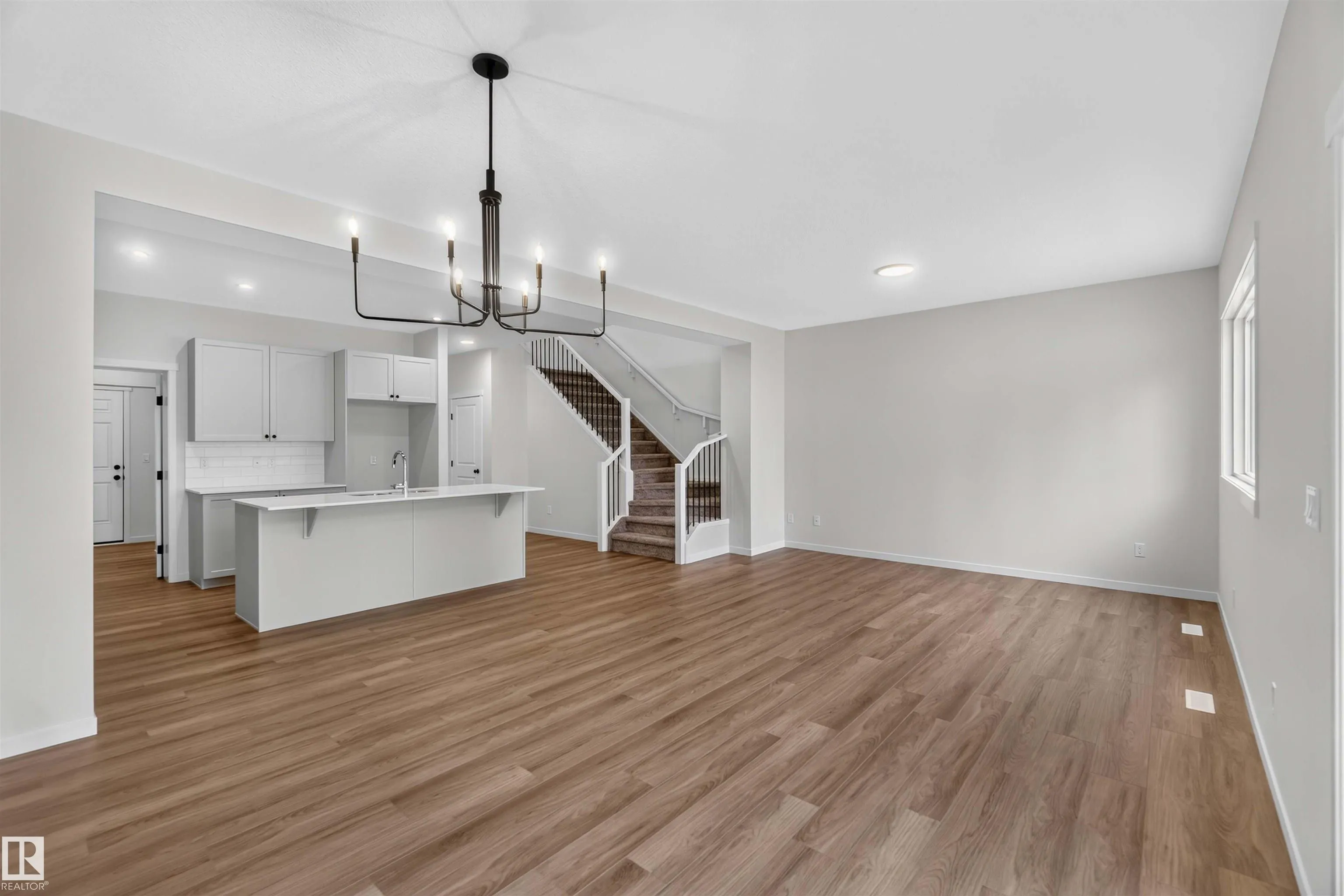 5 EMERSON Landing