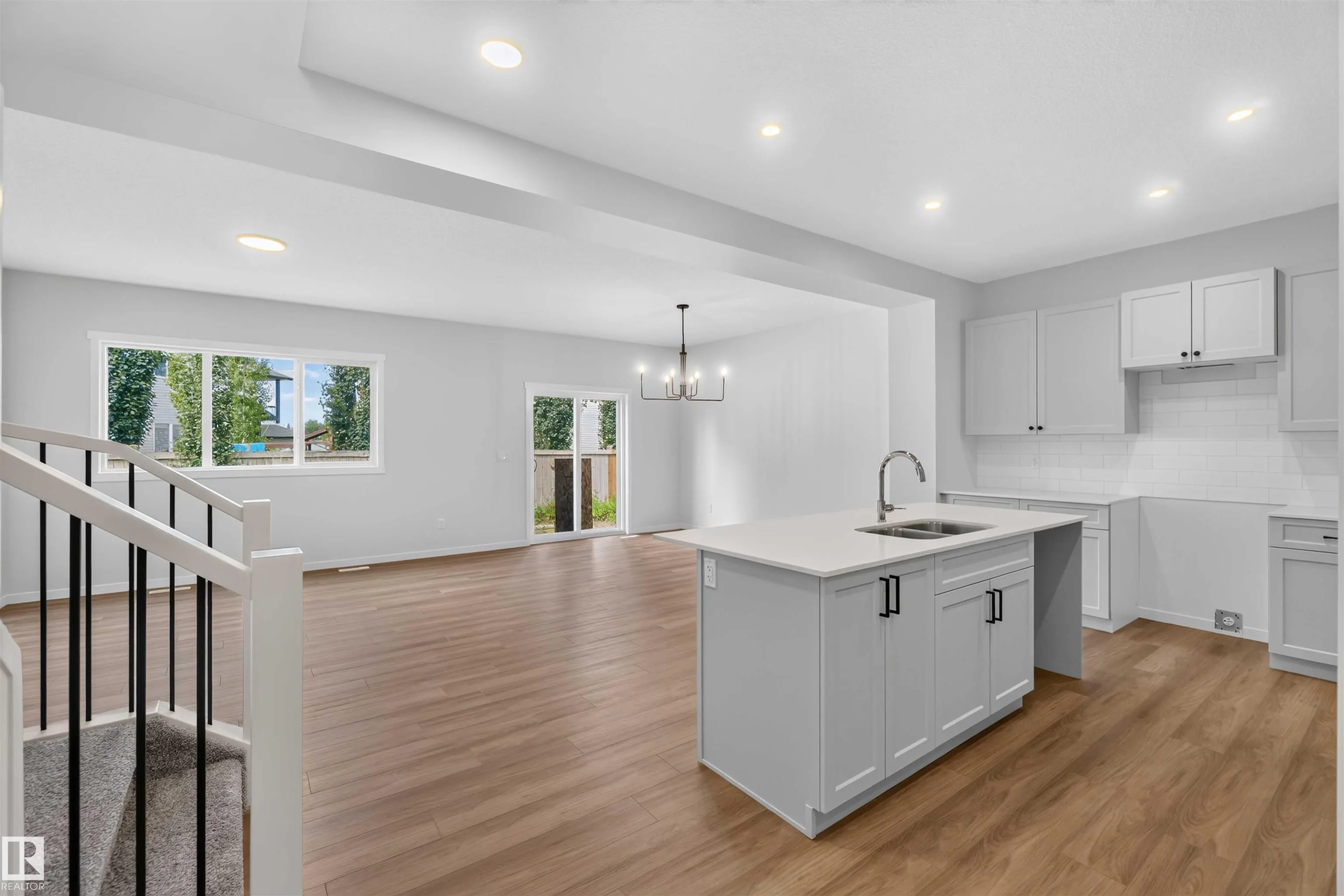 5 EMERSON Landing
