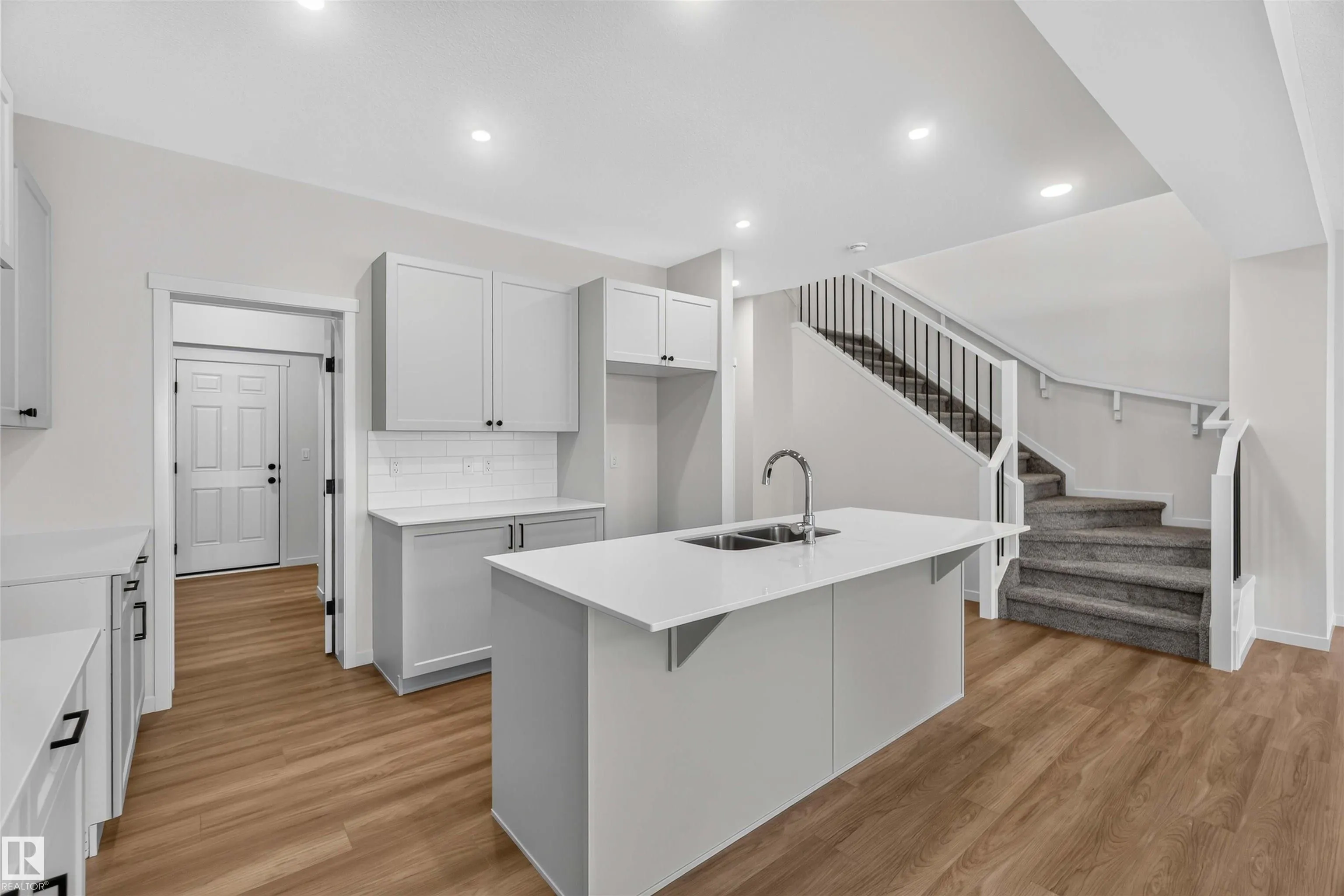 5 EMERSON Landing